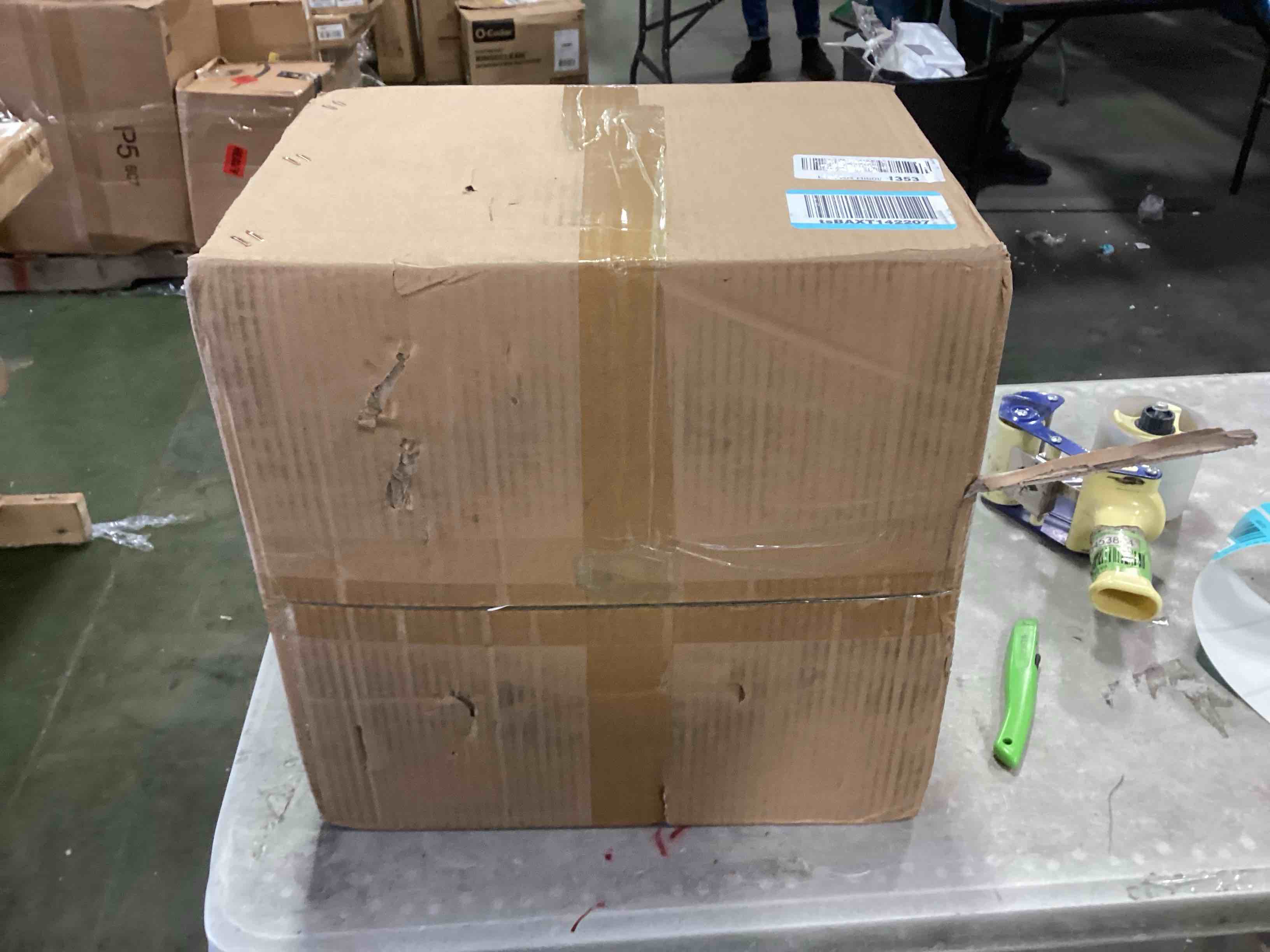 https://s3.amazonaws.com/lotting-images-prod/bidfta/BLU5798748_1705351730835.jpeg