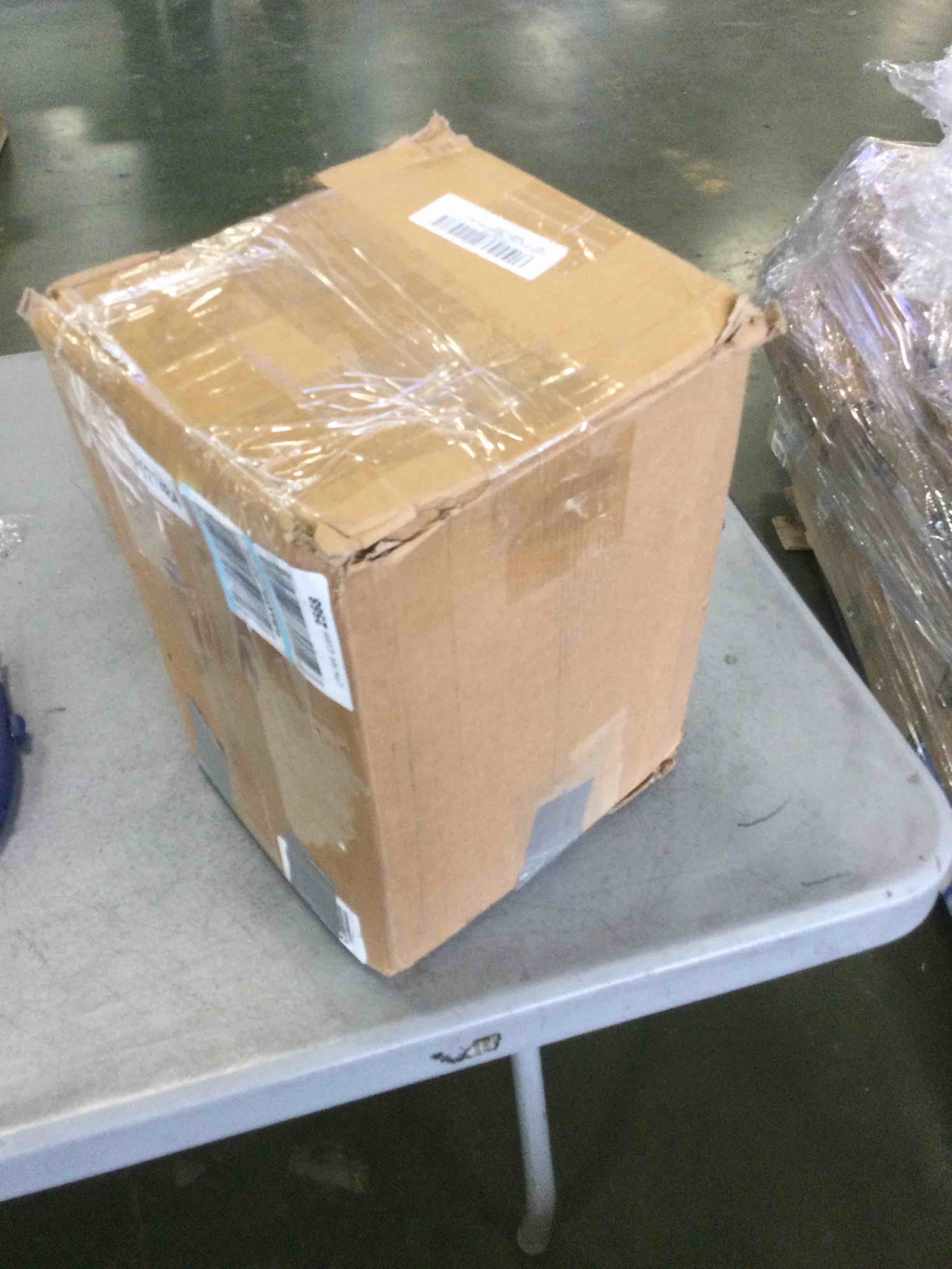 https://s3.amazonaws.com/lotting-images-prod/bidfta/BLU5799285_1705602570756.jpeg