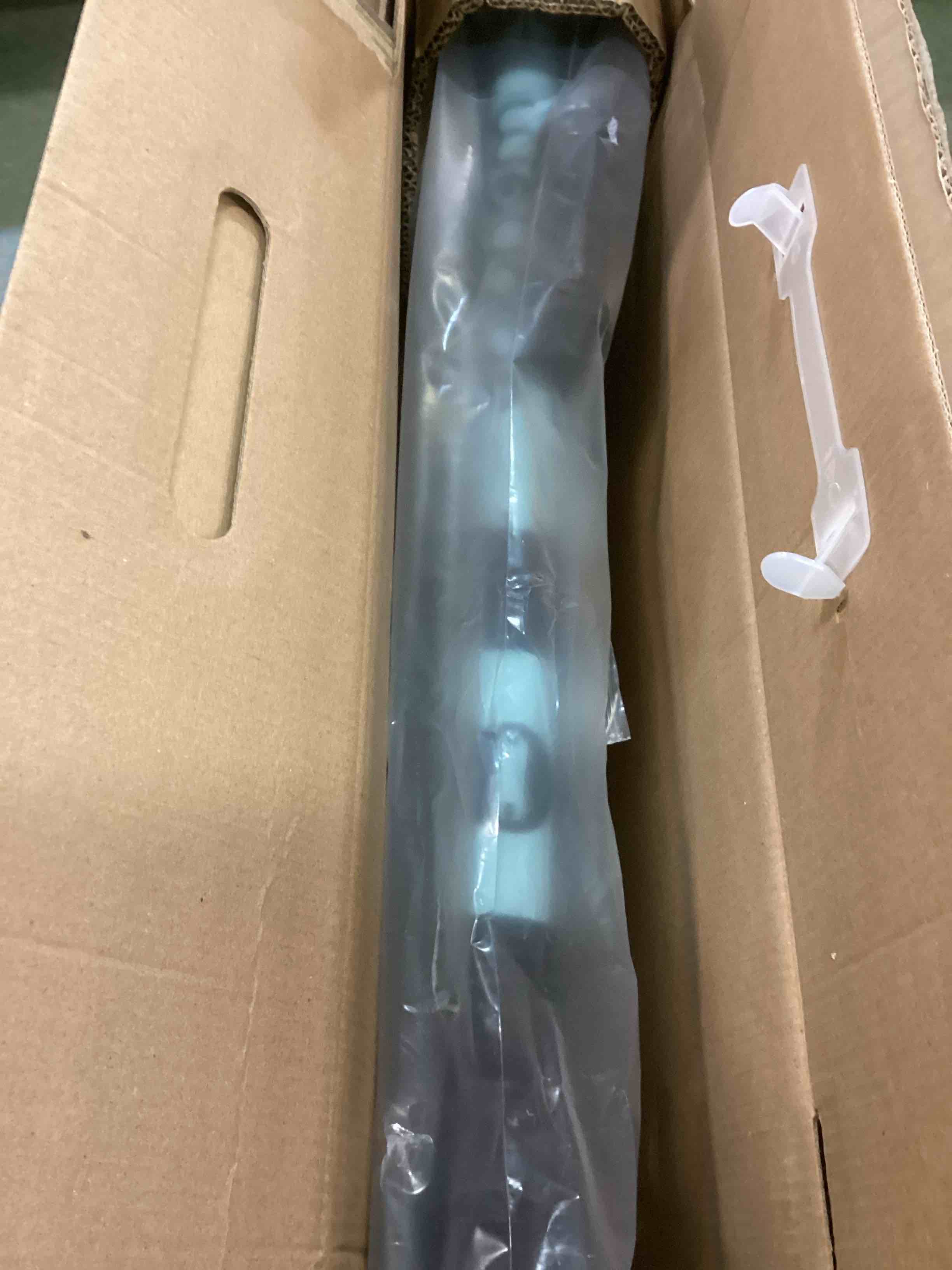 https://s3.amazonaws.com/lotting-images-prod/bidfta/BLU5800990_1705329356574.jpeg