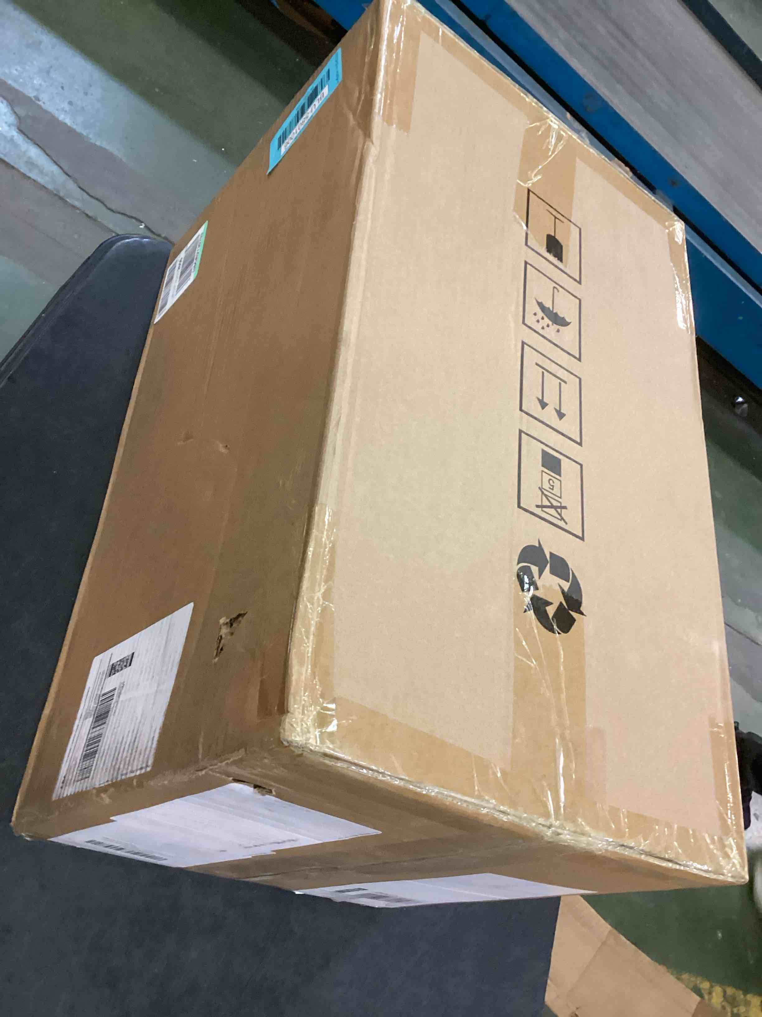 https://s3.amazonaws.com/lotting-images-prod/bidfta/BLU5801006_1705329892126.jpeg