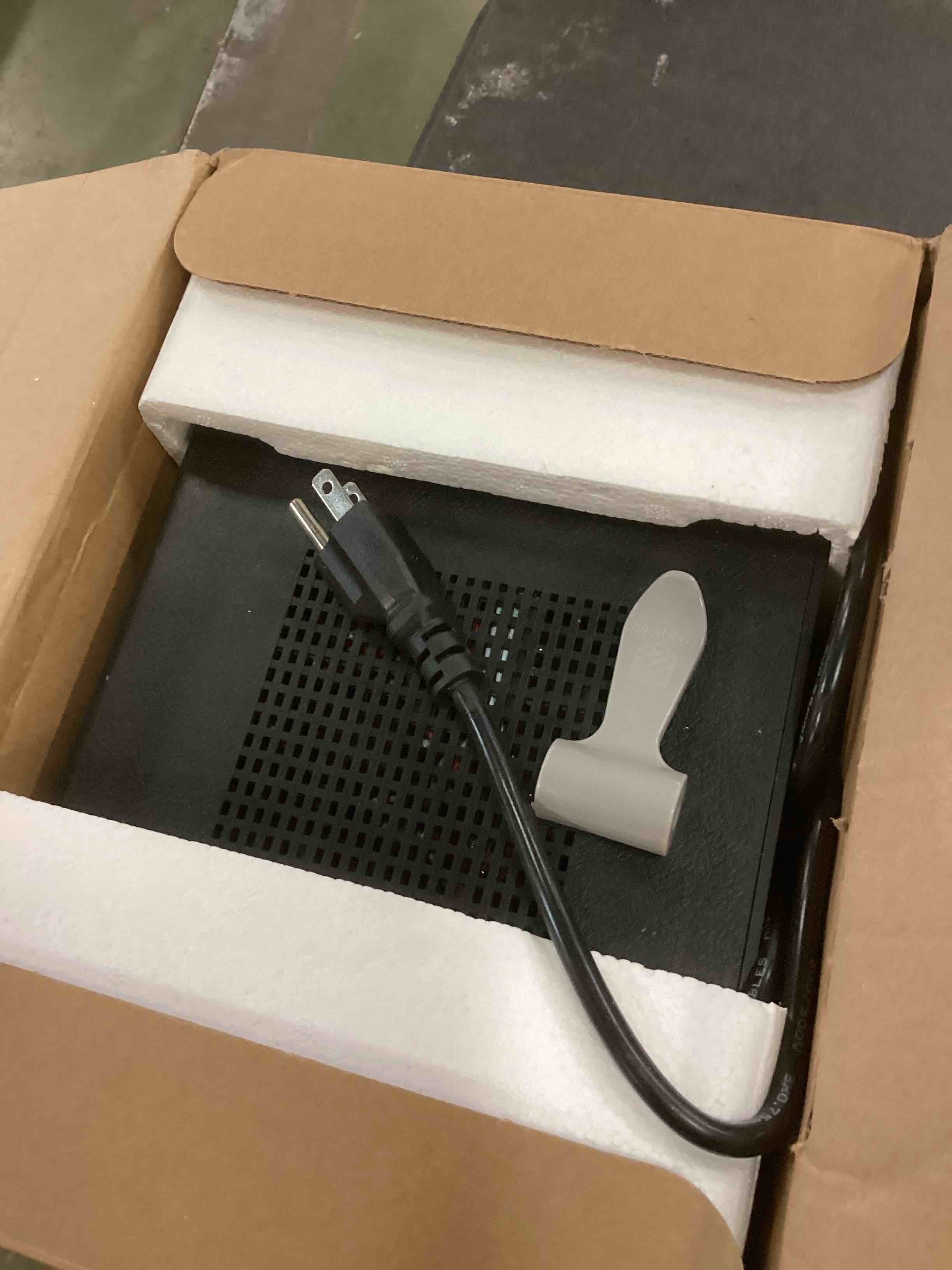 https://s3.amazonaws.com/lotting-images-prod/bidfta/BLU5801093_1705346328752.jpeg