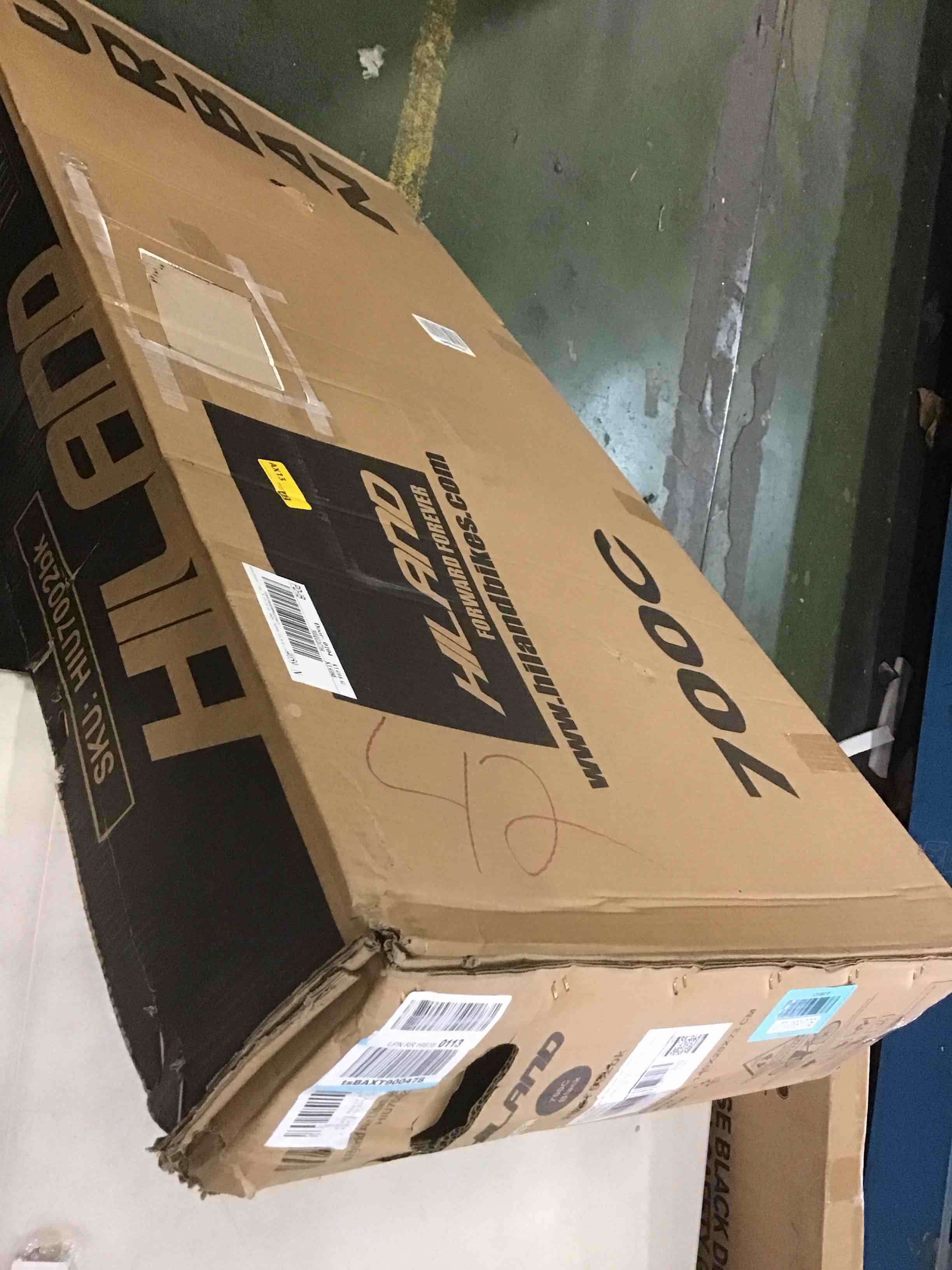 https://s3.amazonaws.com/lotting-images-prod/bidfta/BLU5801221_1705419792646.jpeg