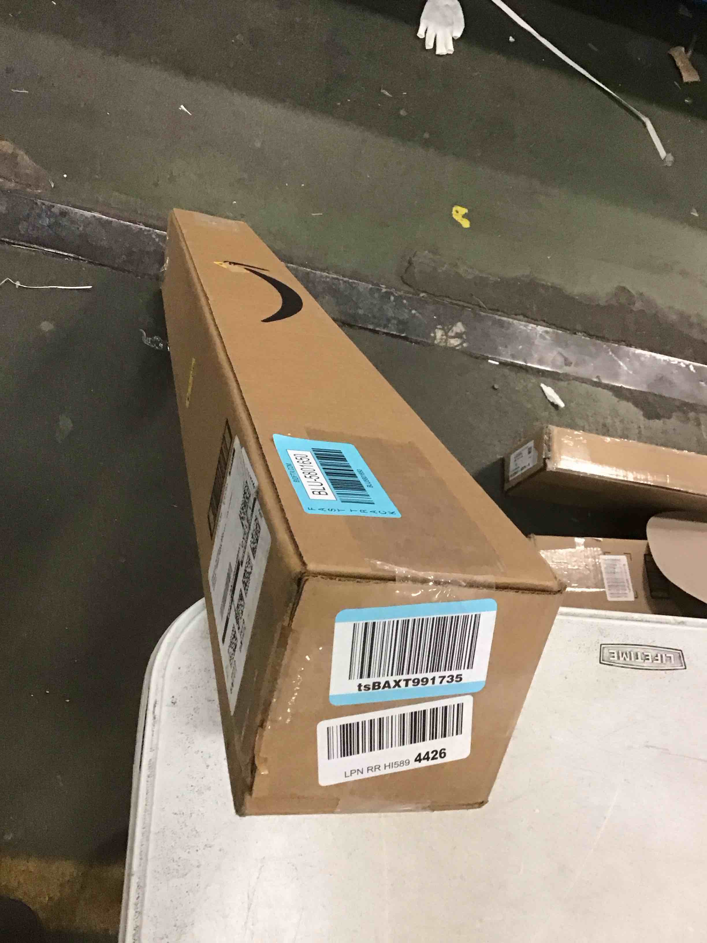 https://s3.amazonaws.com/lotting-images-prod/bidfta/BLU5801650_1705591355176.jpeg