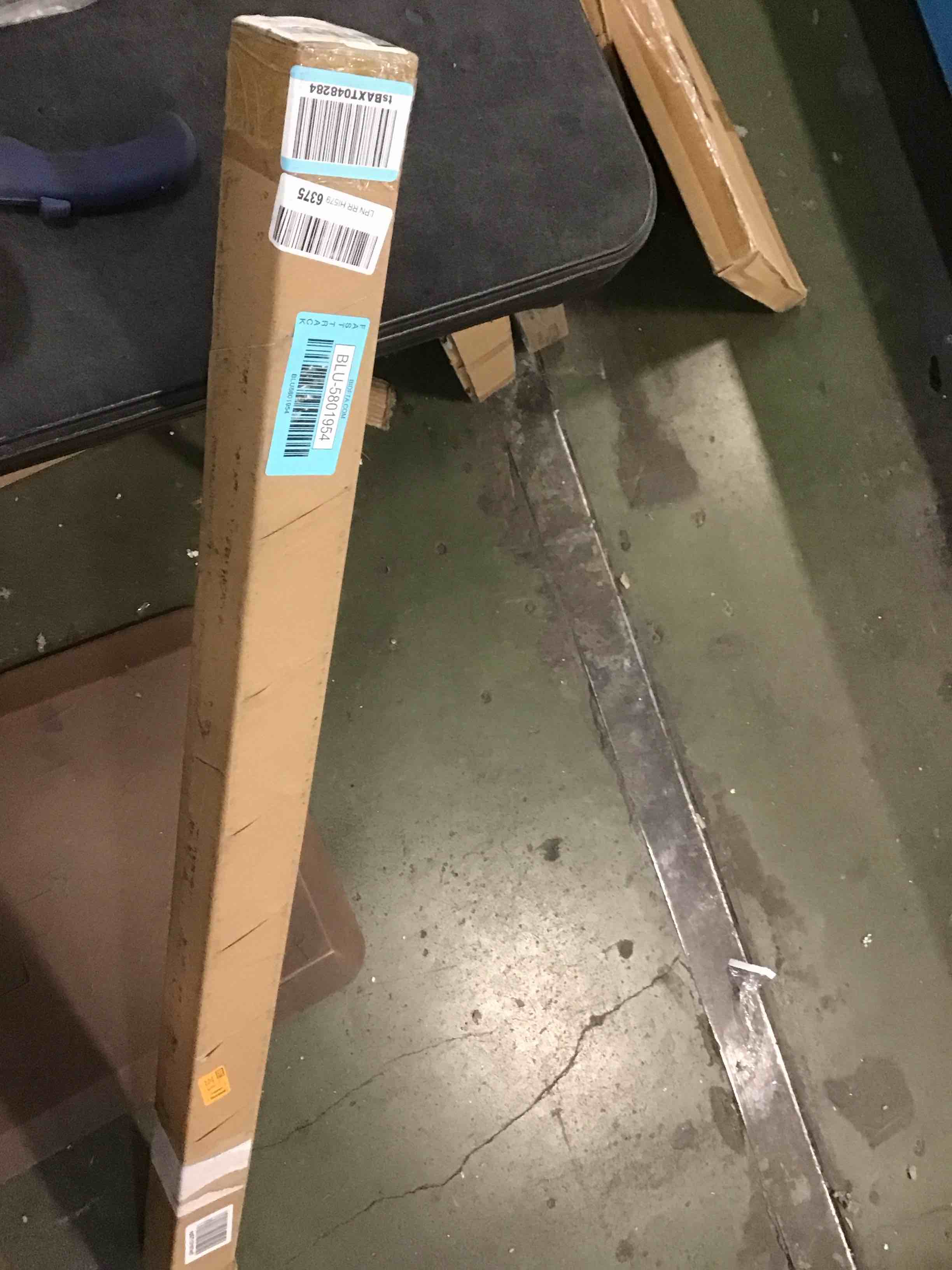 https://s3.amazonaws.com/lotting-images-prod/bidfta/BLU5801954_1705696063239.jpeg