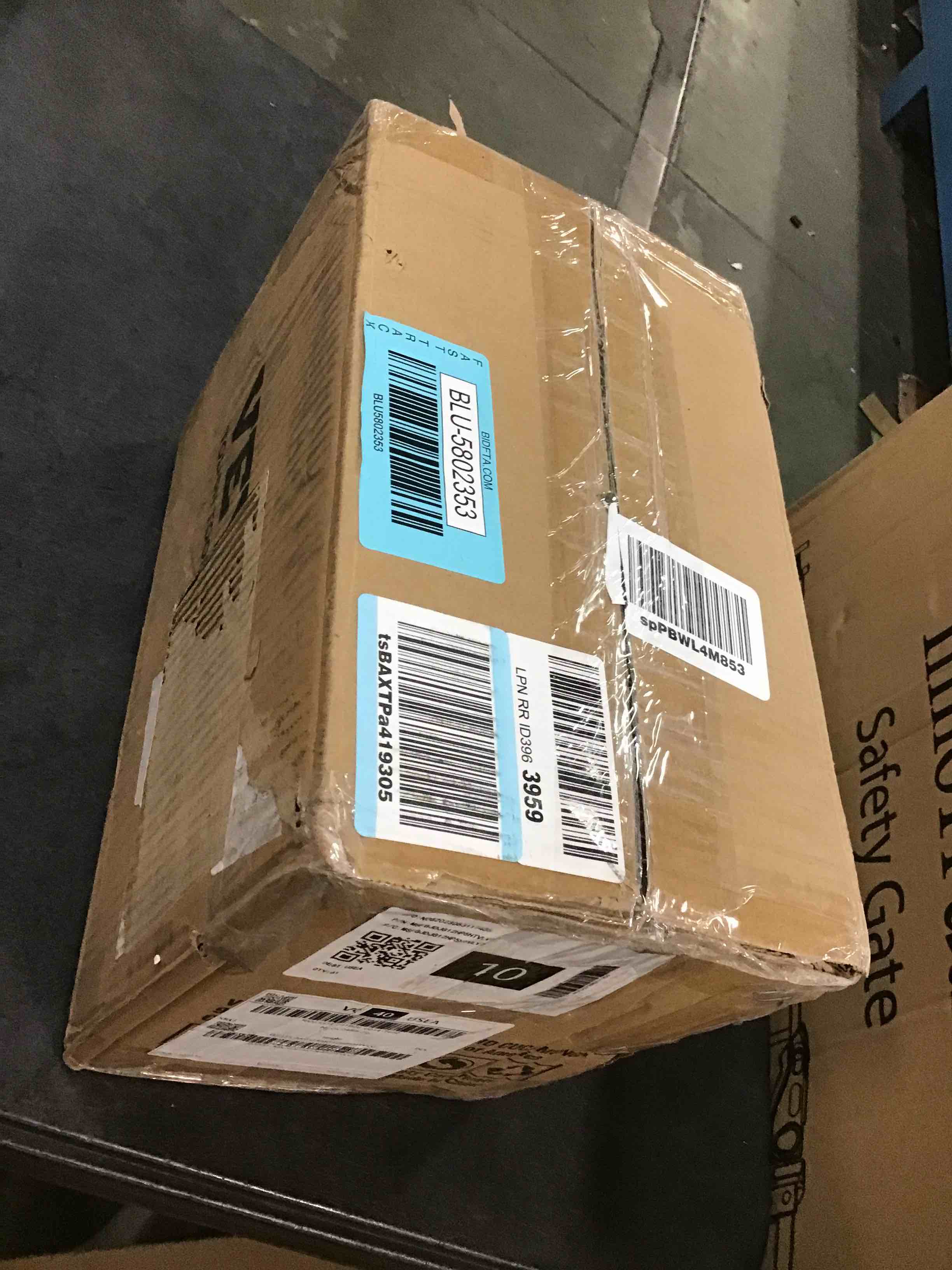 https://s3.amazonaws.com/lotting-images-prod/bidfta/BLU5802353_1706031174153.jpeg