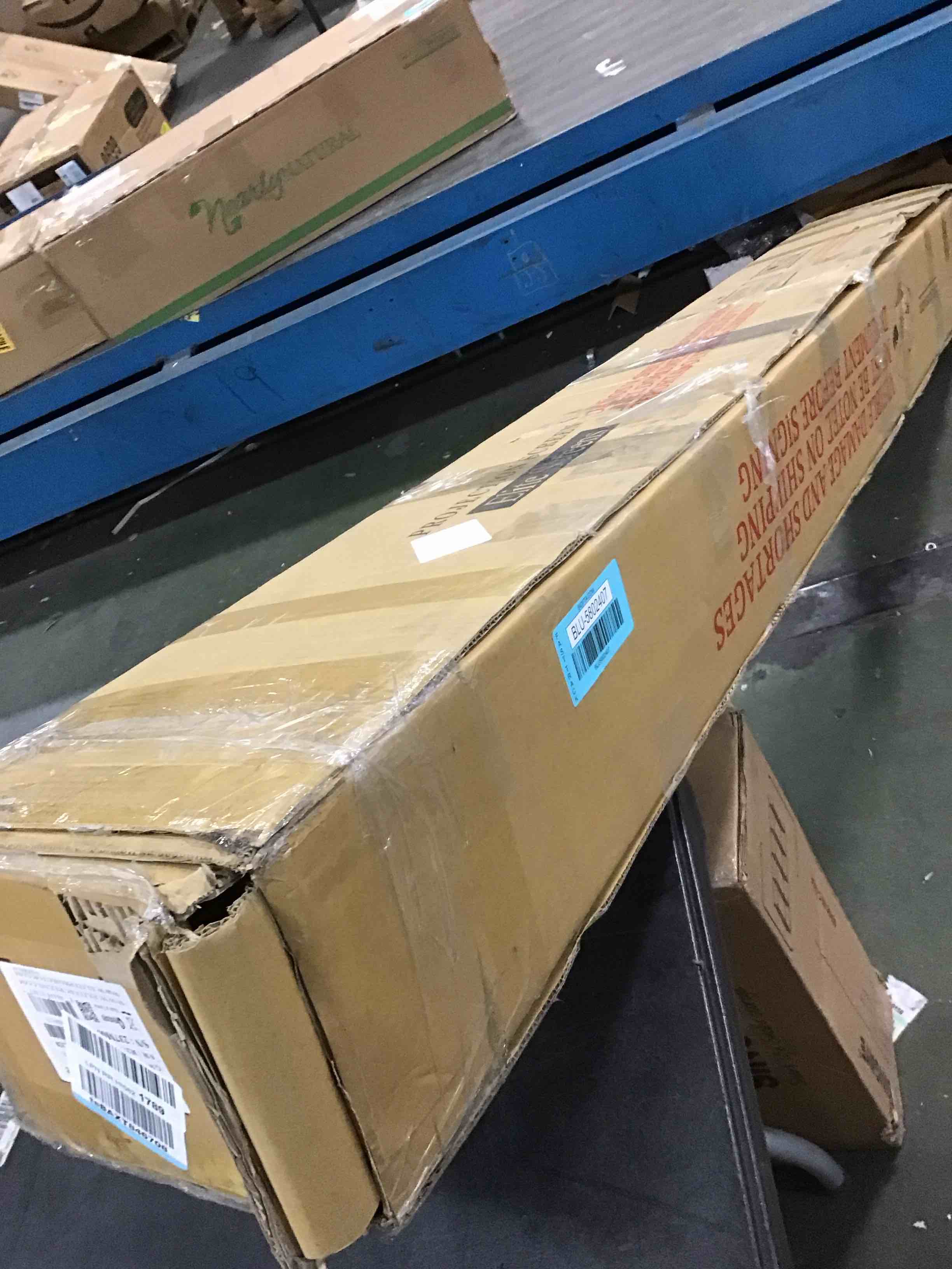 https://s3.amazonaws.com/lotting-images-prod/bidfta/BLU5802407_1706043283778.jpeg