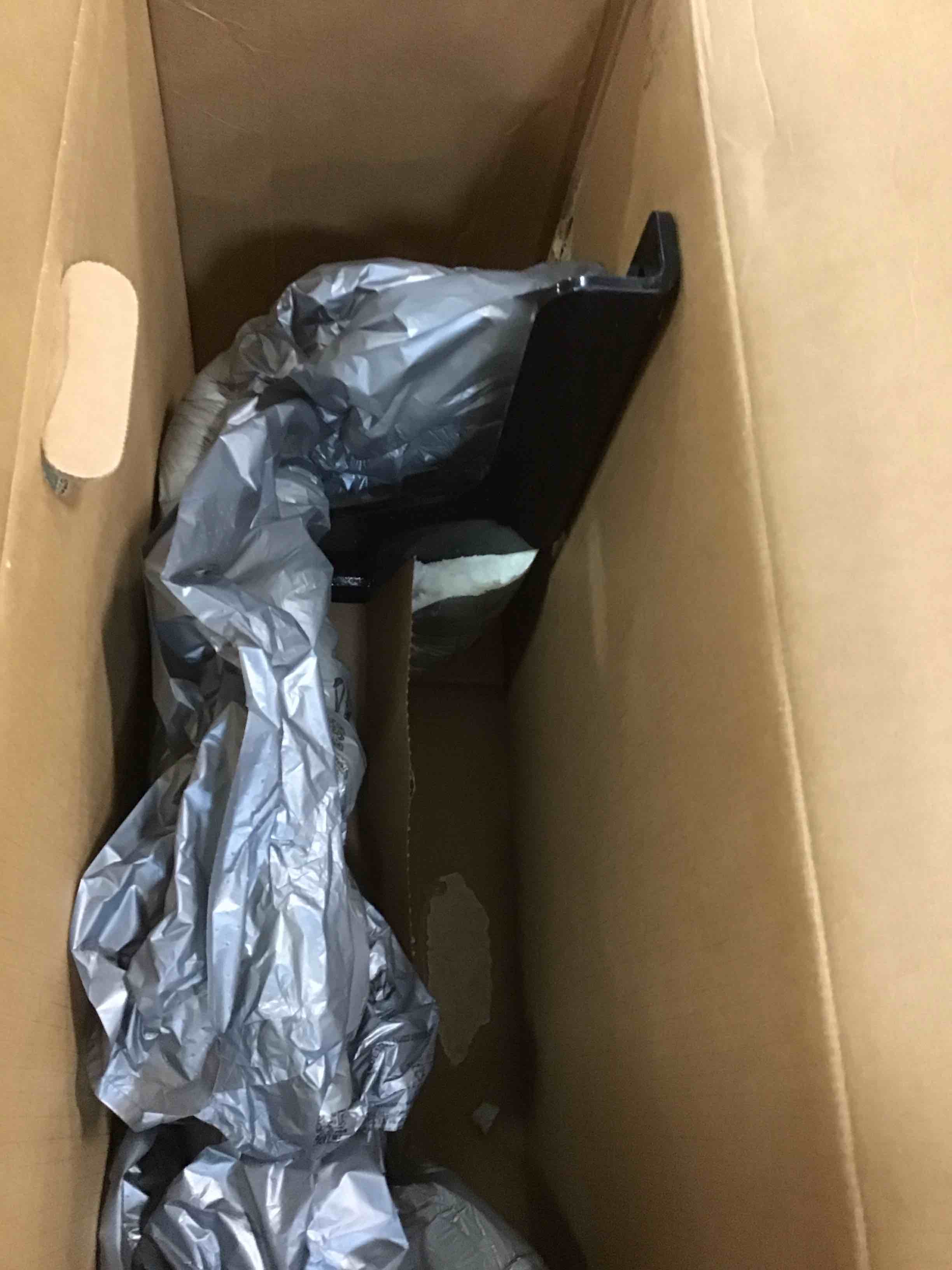 https://s3.amazonaws.com/lotting-images-prod/bidfta/BLU5802409_1706043534866.jpeg