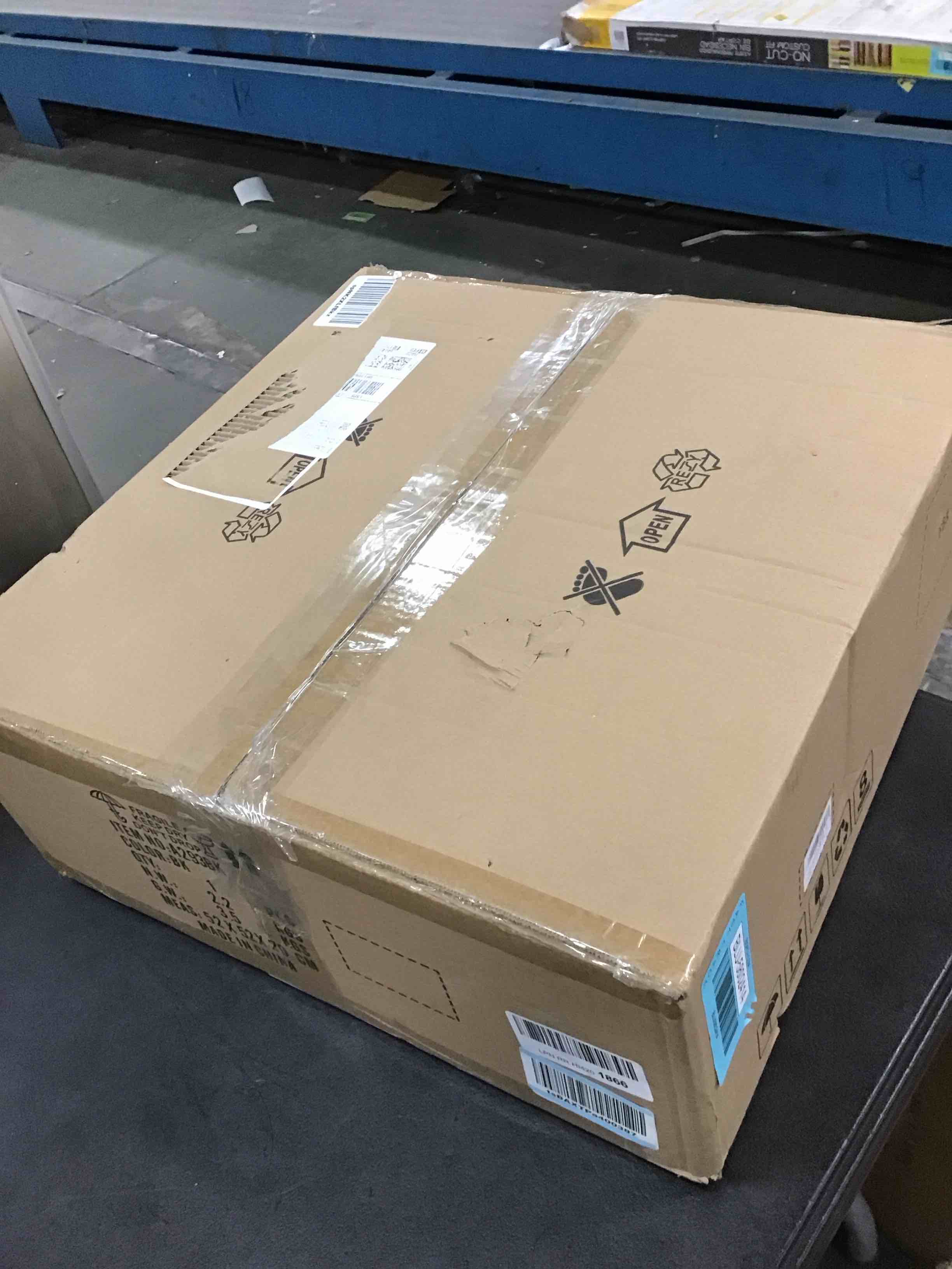 https://s3.amazonaws.com/lotting-images-prod/bidfta/BLU5802414_1706043986734.jpeg