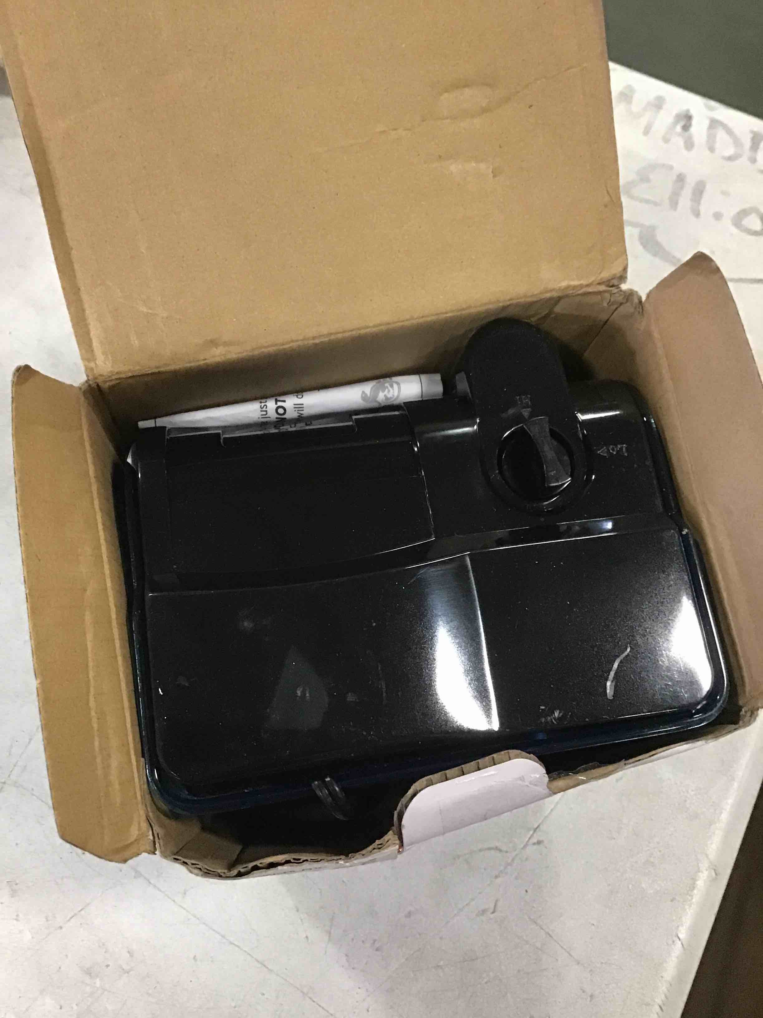 https://s3.amazonaws.com/lotting-images-prod/bidfta/BLU5804643_1712327688187.jpeg