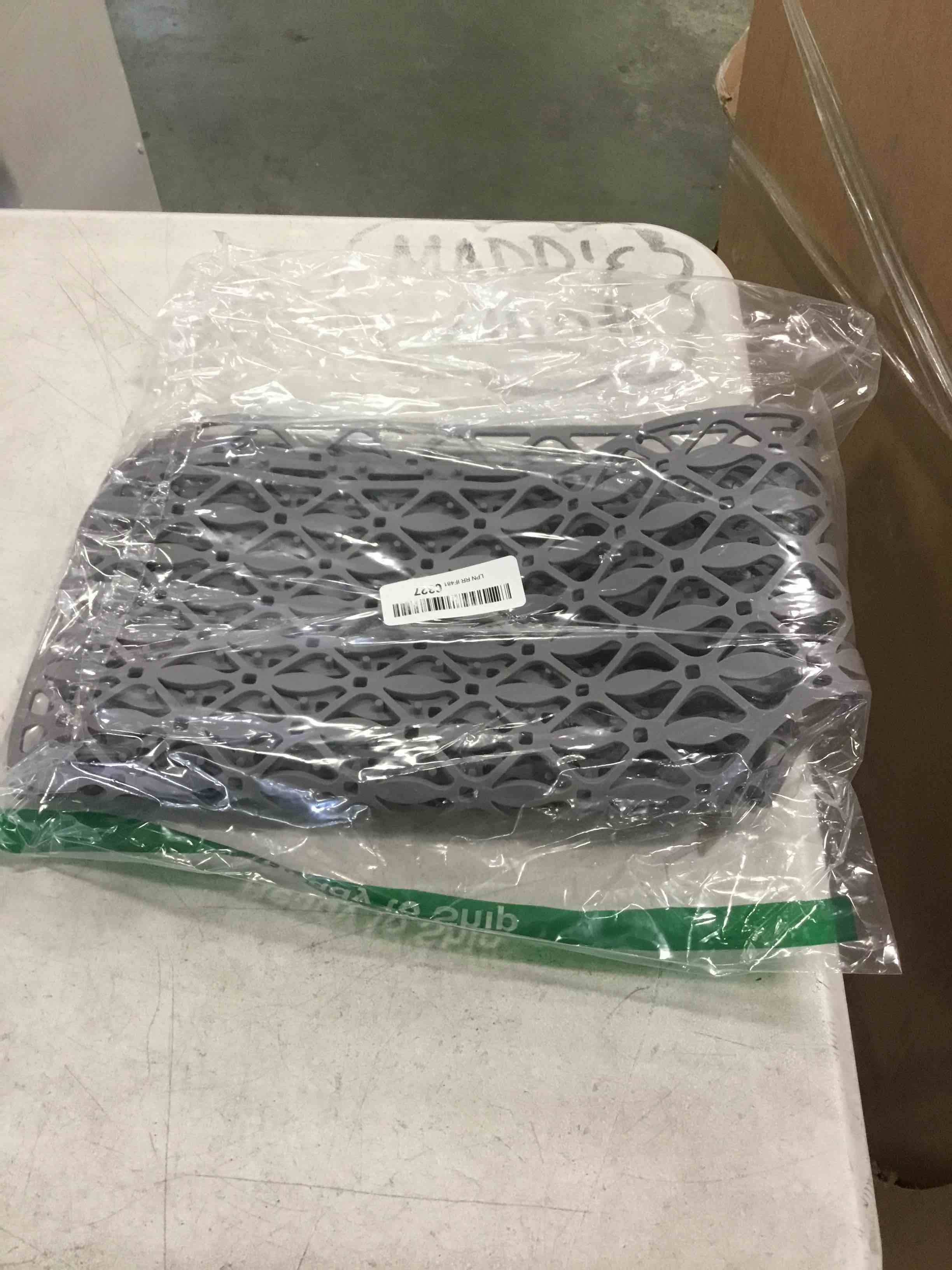 https://s3.amazonaws.com/lotting-images-prod/bidfta/BLU5804654_1712329194904.jpeg