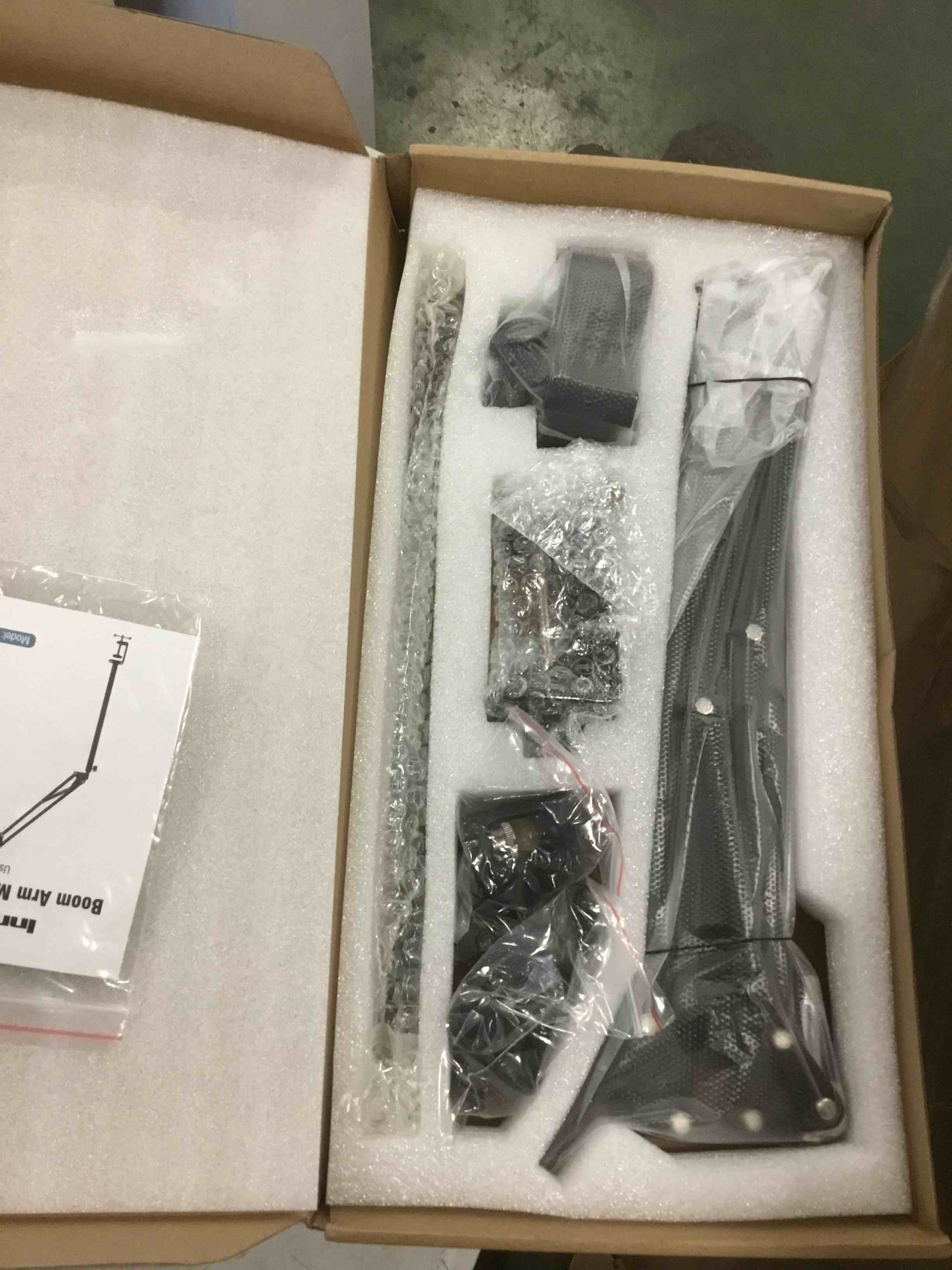 https://s3.amazonaws.com/lotting-images-prod/bidfta/BLU5804696_1712335256513.jpeg