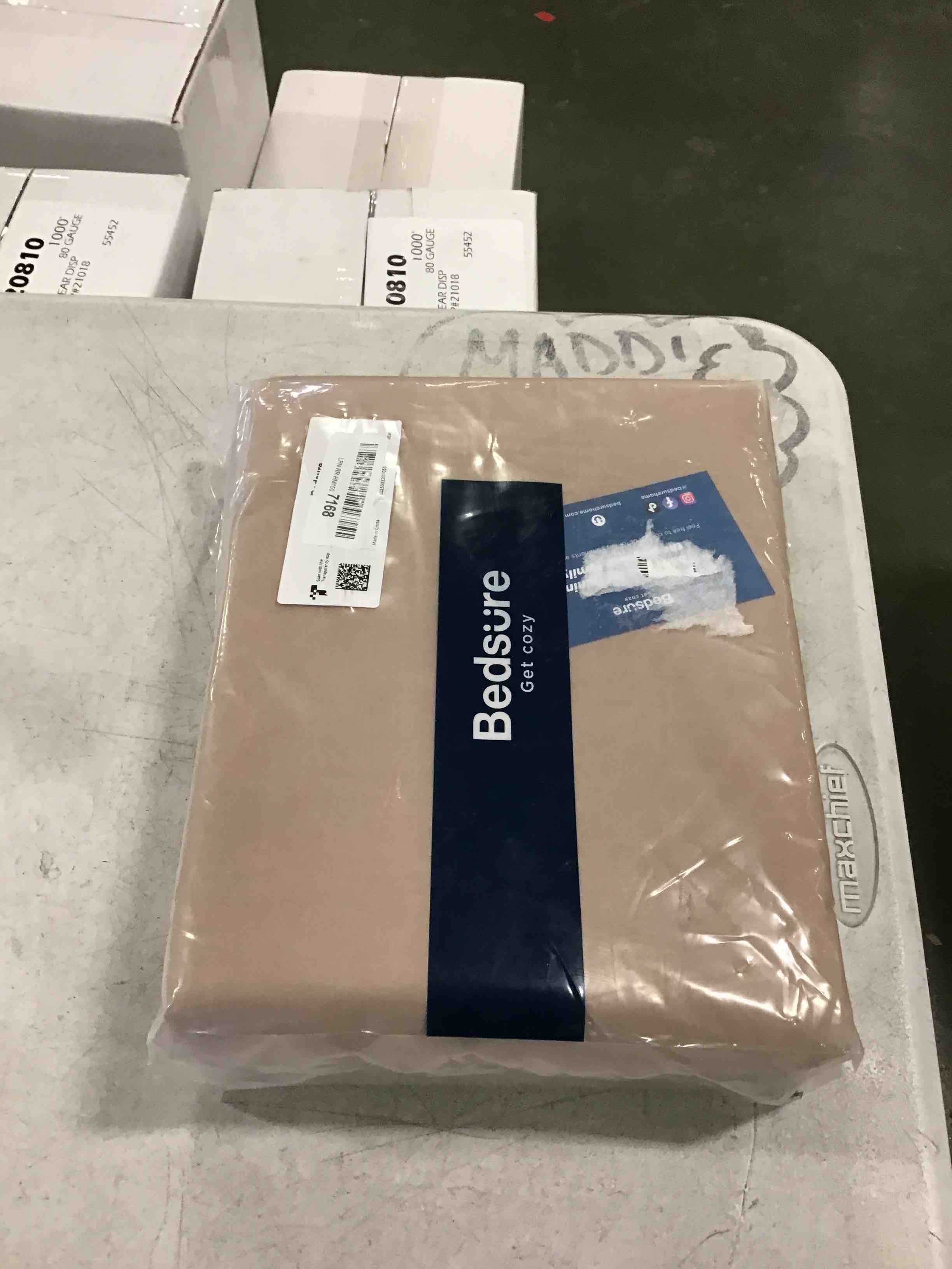 https://s3.amazonaws.com/lotting-images-prod/bidfta/BLU5805070_1712672347572.jpeg