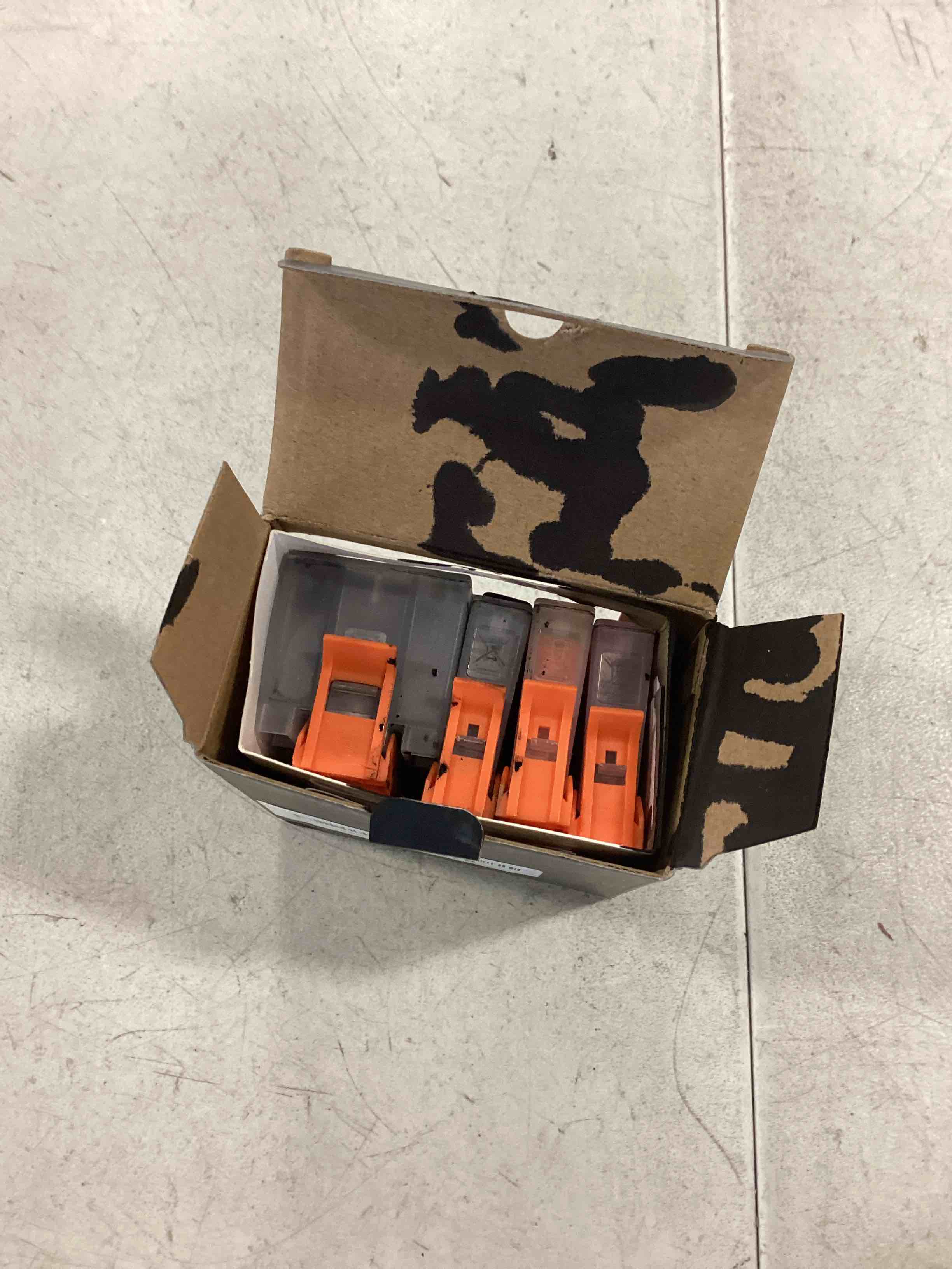 https://s3.amazonaws.com/lotting-images-prod/bidfta/BLU5805330_1712763816817.jpeg