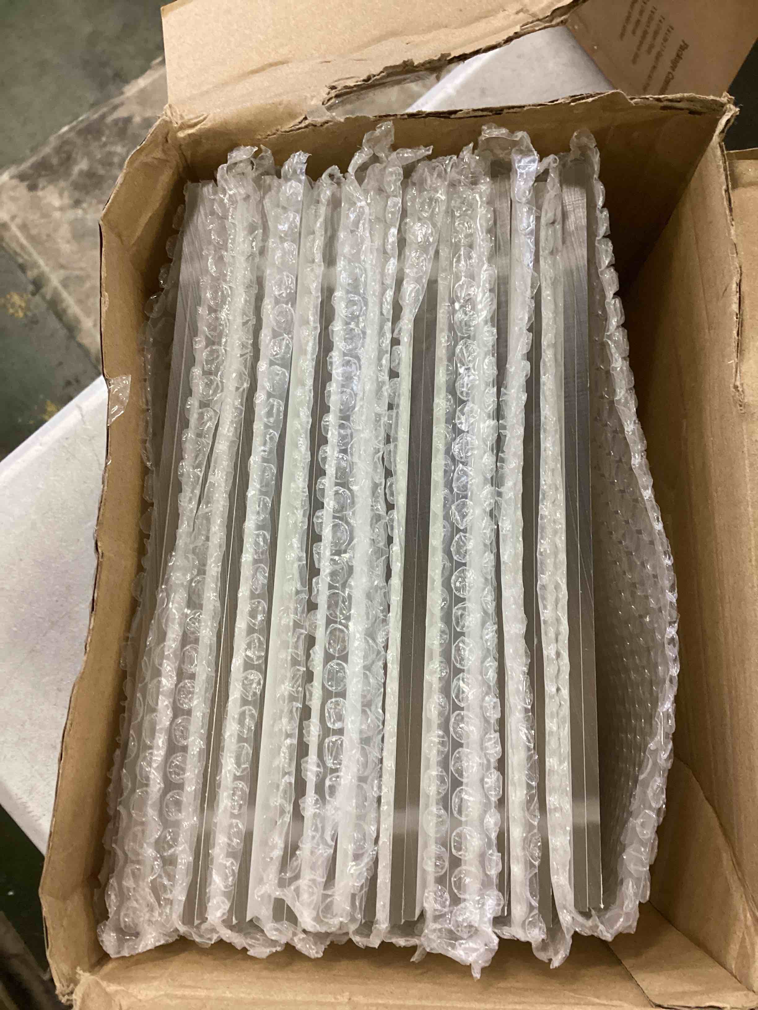 https://s3.amazonaws.com/lotting-images-prod/bidfta/BLU5805355_1712773685510.jpeg