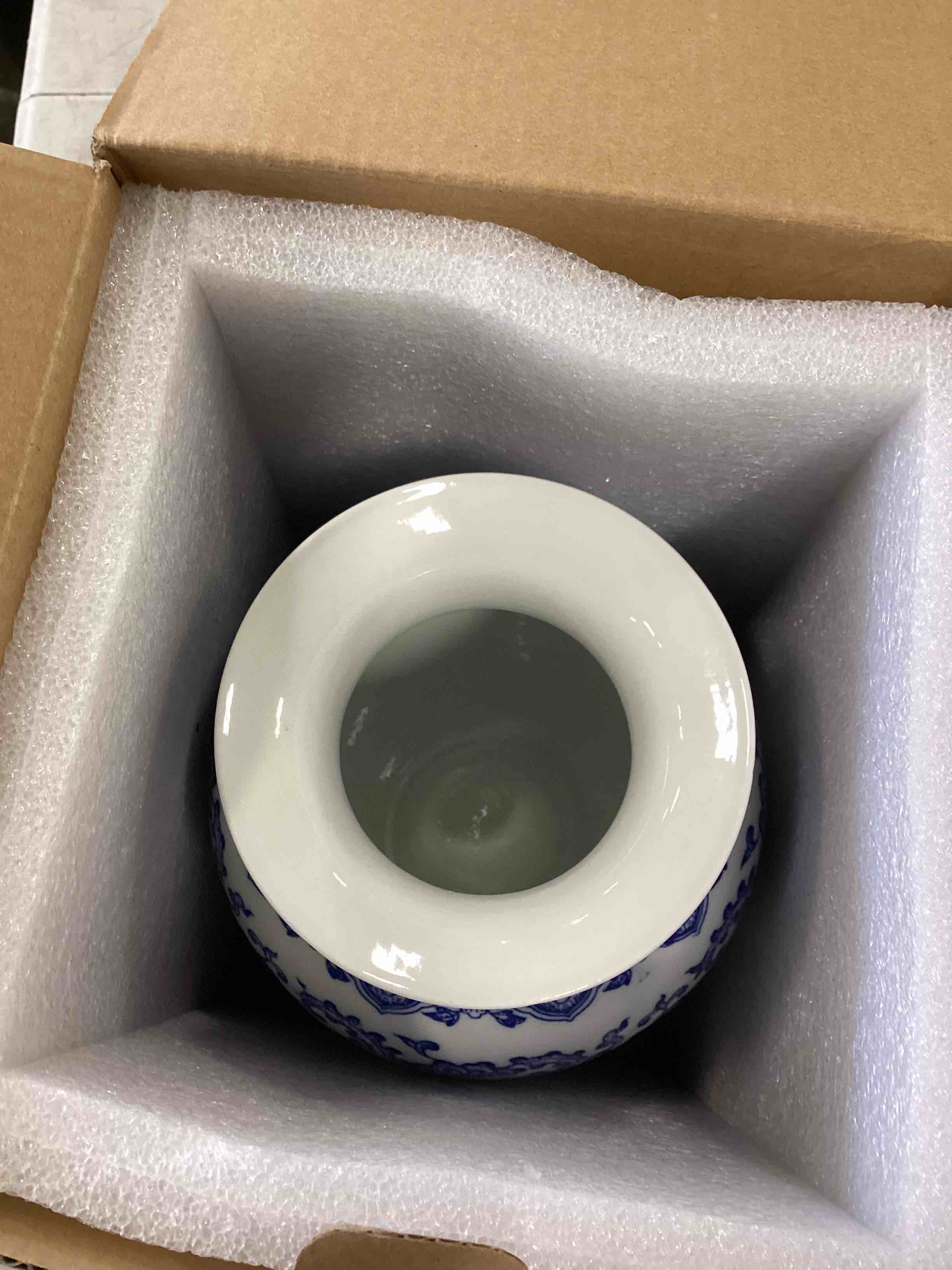 https://s3.amazonaws.com/lotting-images-prod/bidfta/BLU5805377_1712770551881.jpeg