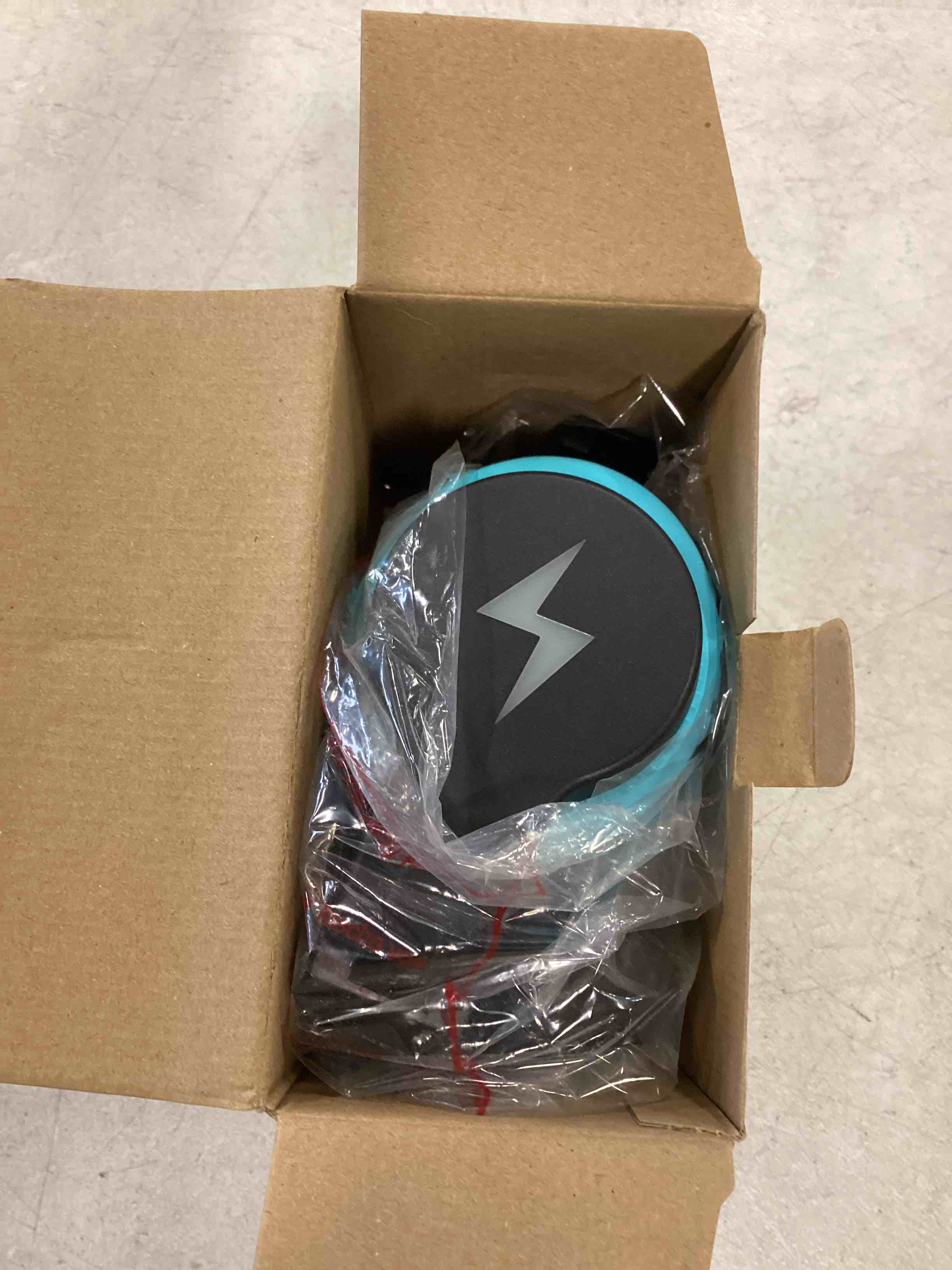 https://s3.amazonaws.com/lotting-images-prod/bidfta/BLU5805416_1712777959059.jpeg