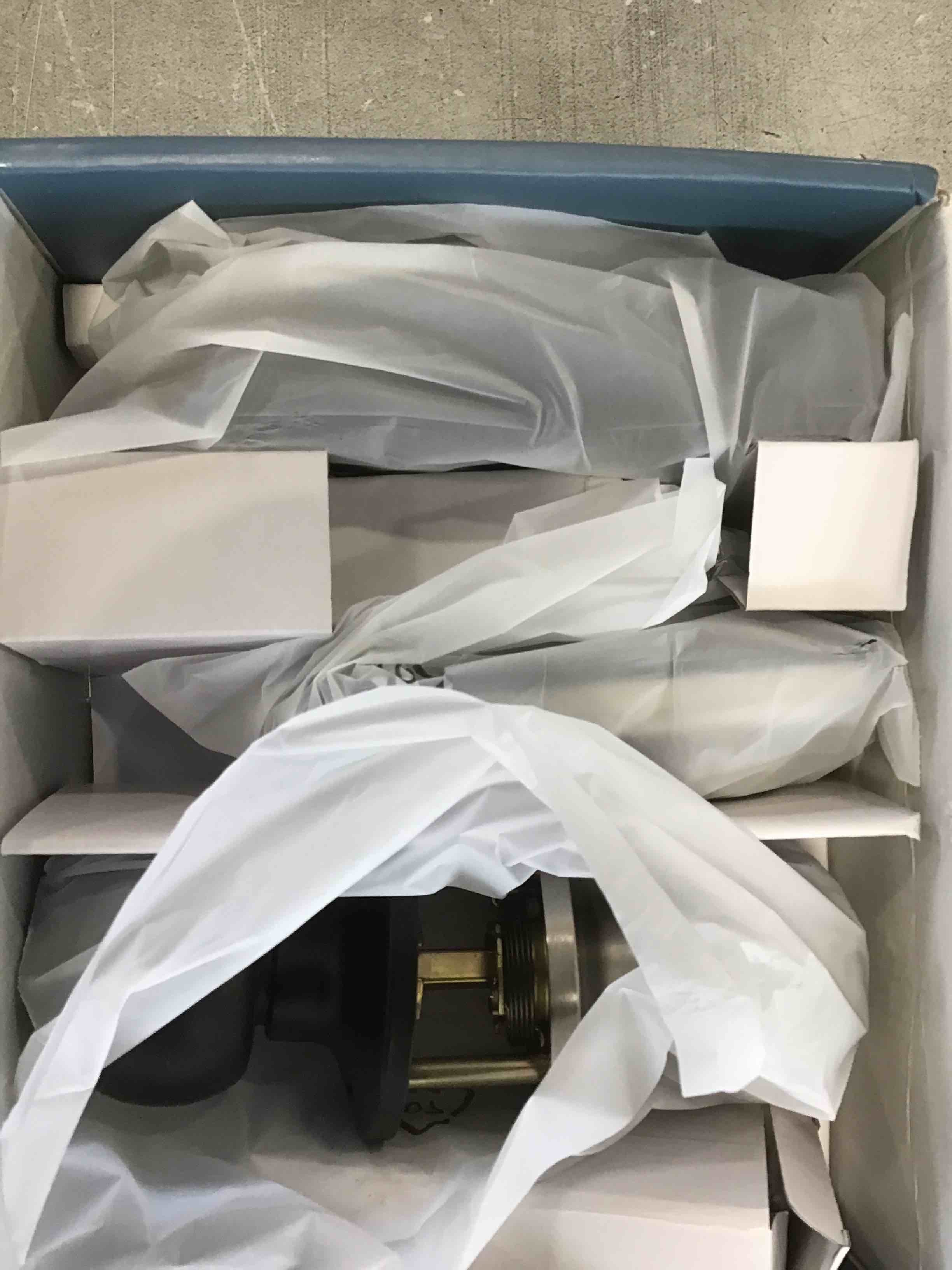 https://s3.amazonaws.com/lotting-images-prod/bidfta/BLU5805785_1711568626867.jpeg