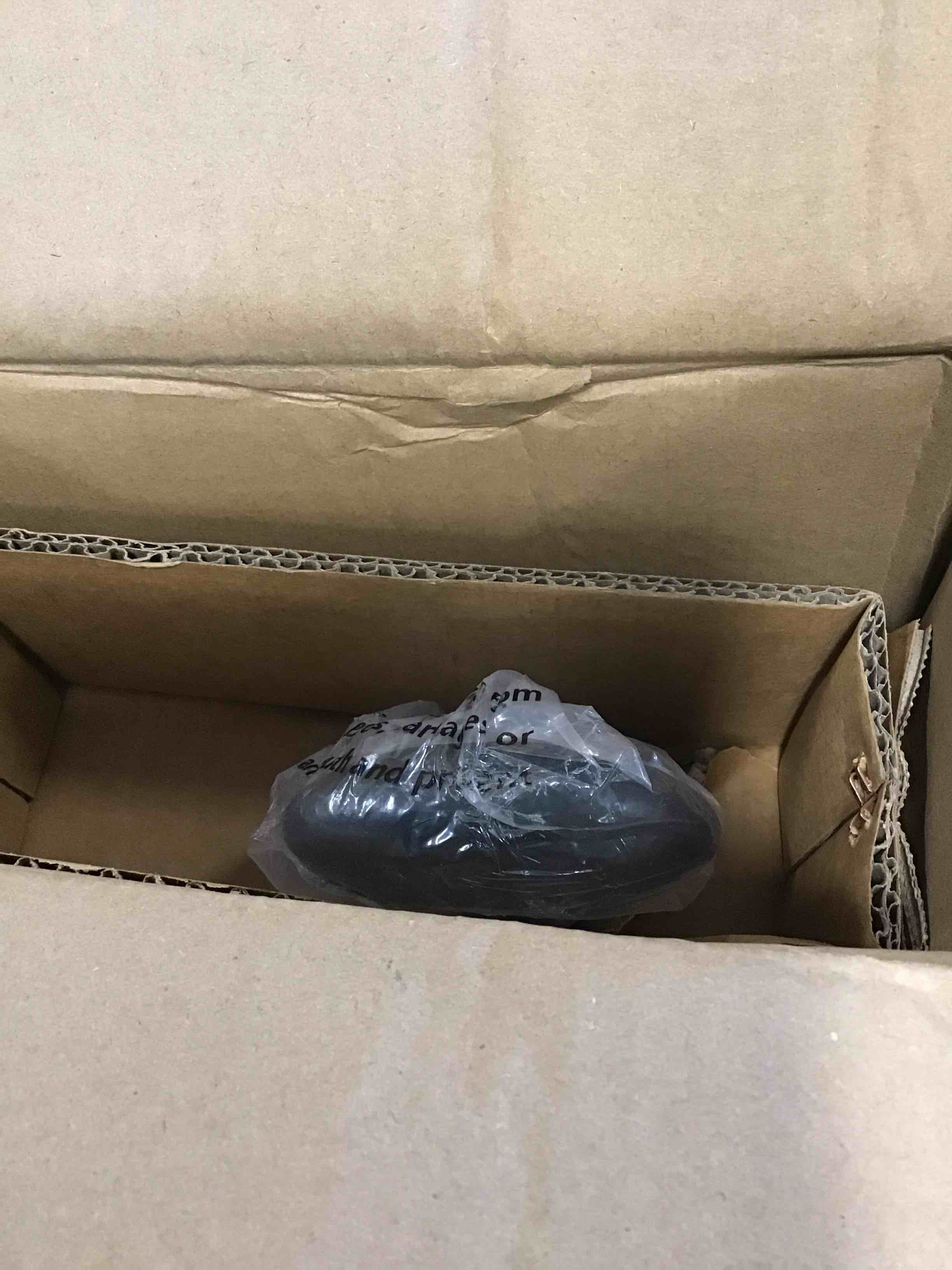 https://s3.amazonaws.com/lotting-images-prod/bidfta/BLU5805986_1711645359243.jpeg