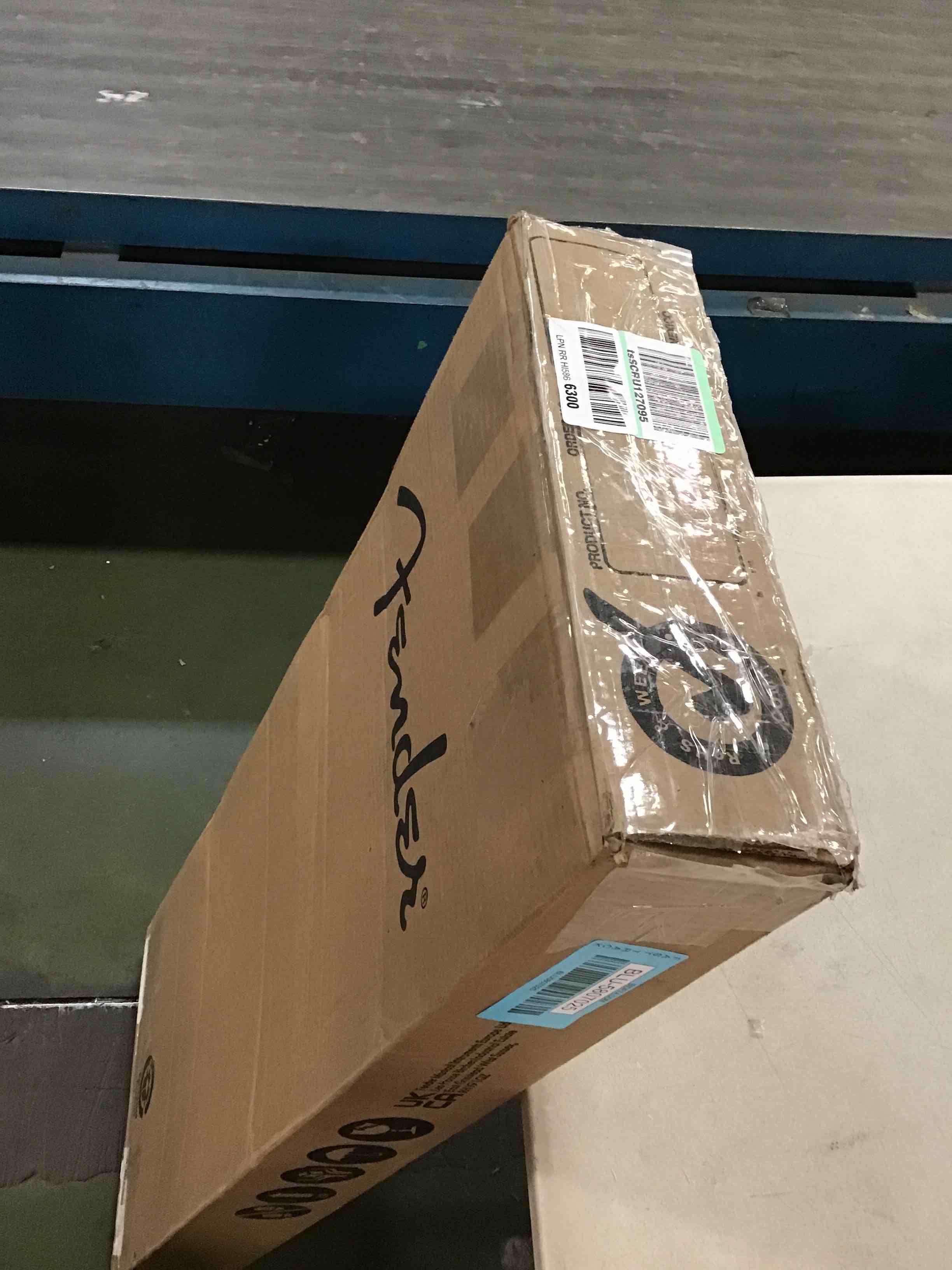 https://s3.amazonaws.com/lotting-images-prod/bidfta/BLU5807025_1711626237650.jpeg
