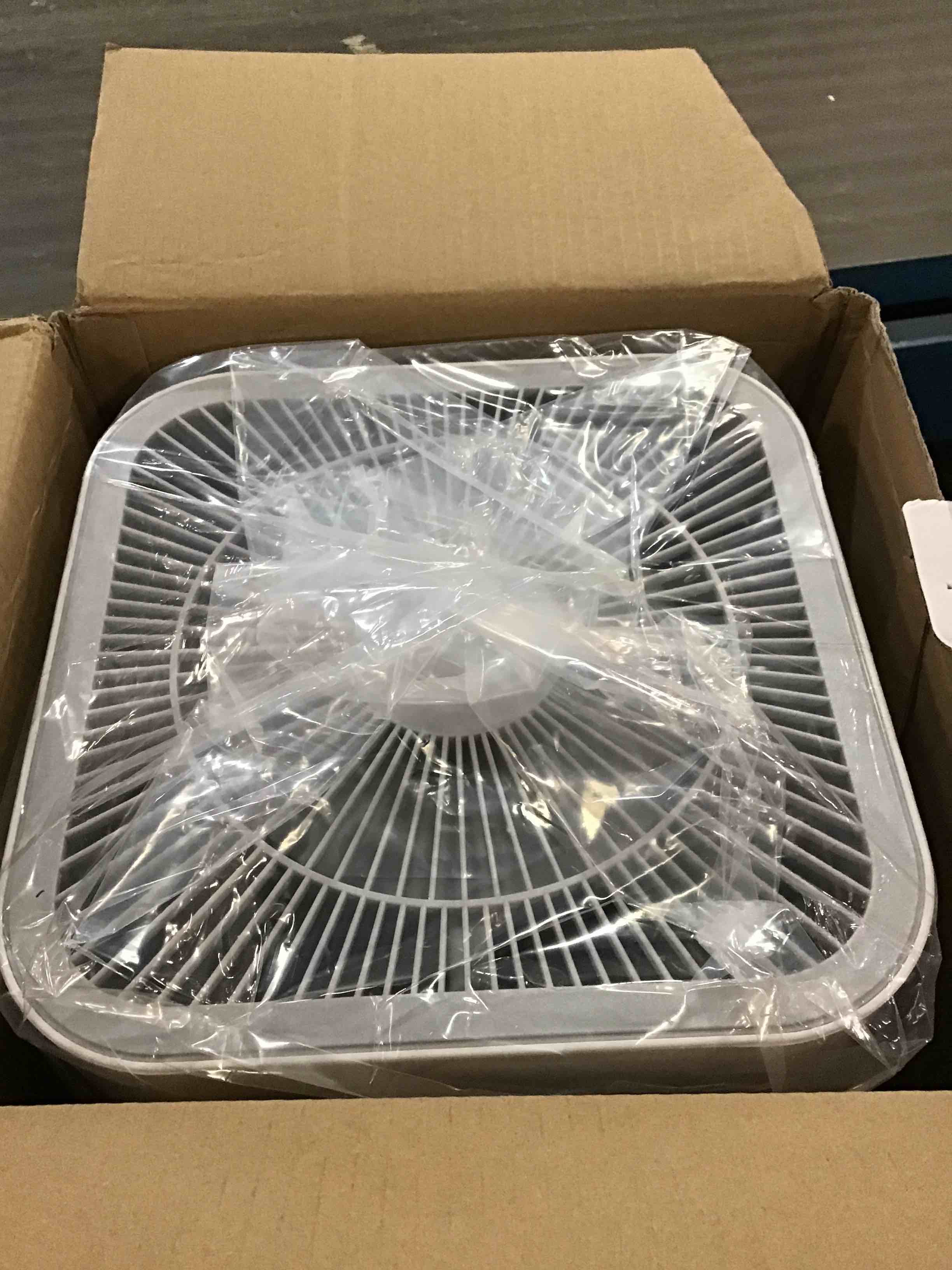 https://s3.amazonaws.com/lotting-images-prod/bidfta/BLU5807033_1711627204009.jpeg