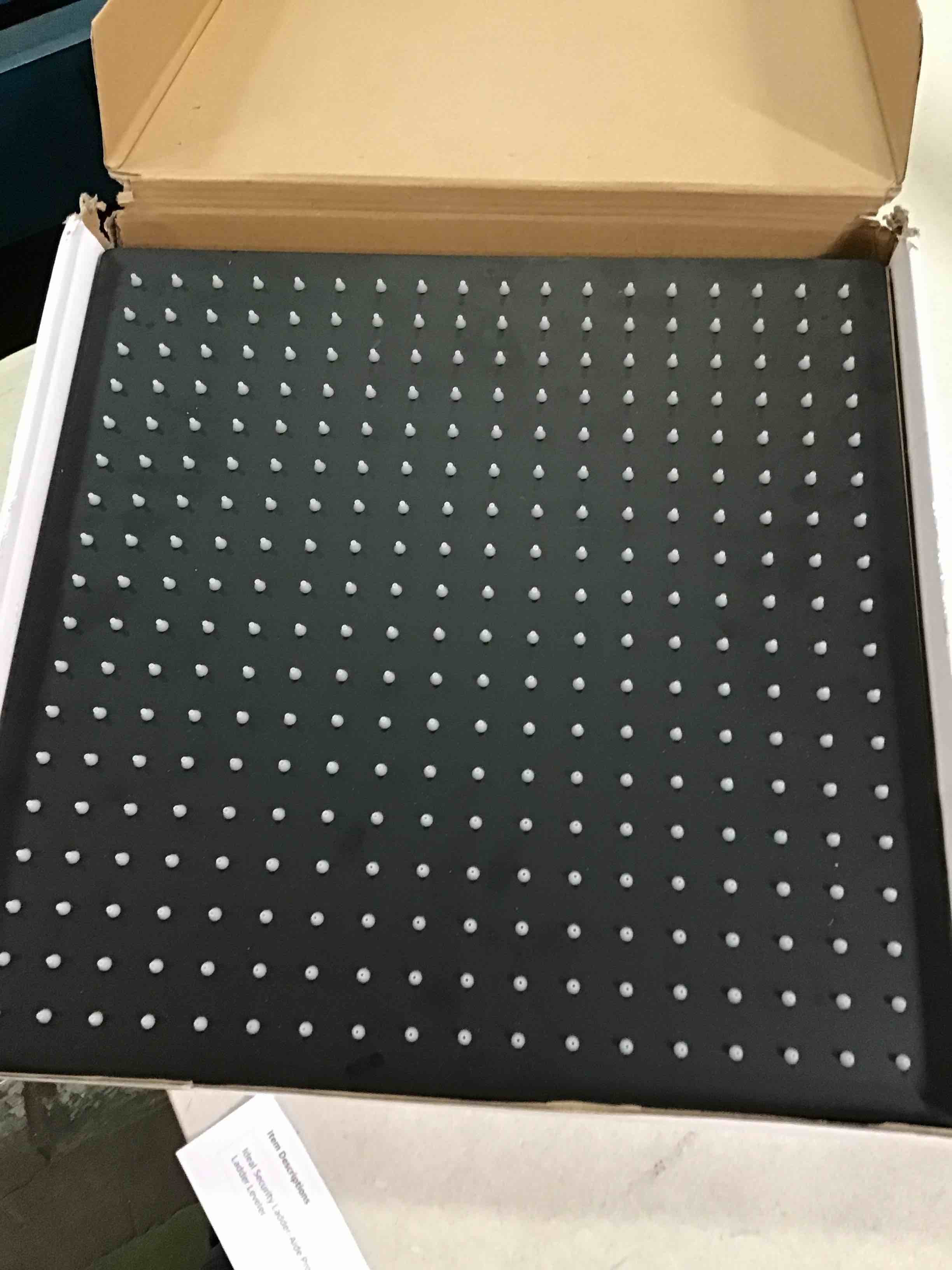 https://s3.amazonaws.com/lotting-images-prod/bidfta/BLU5807120_1711639995837.jpeg