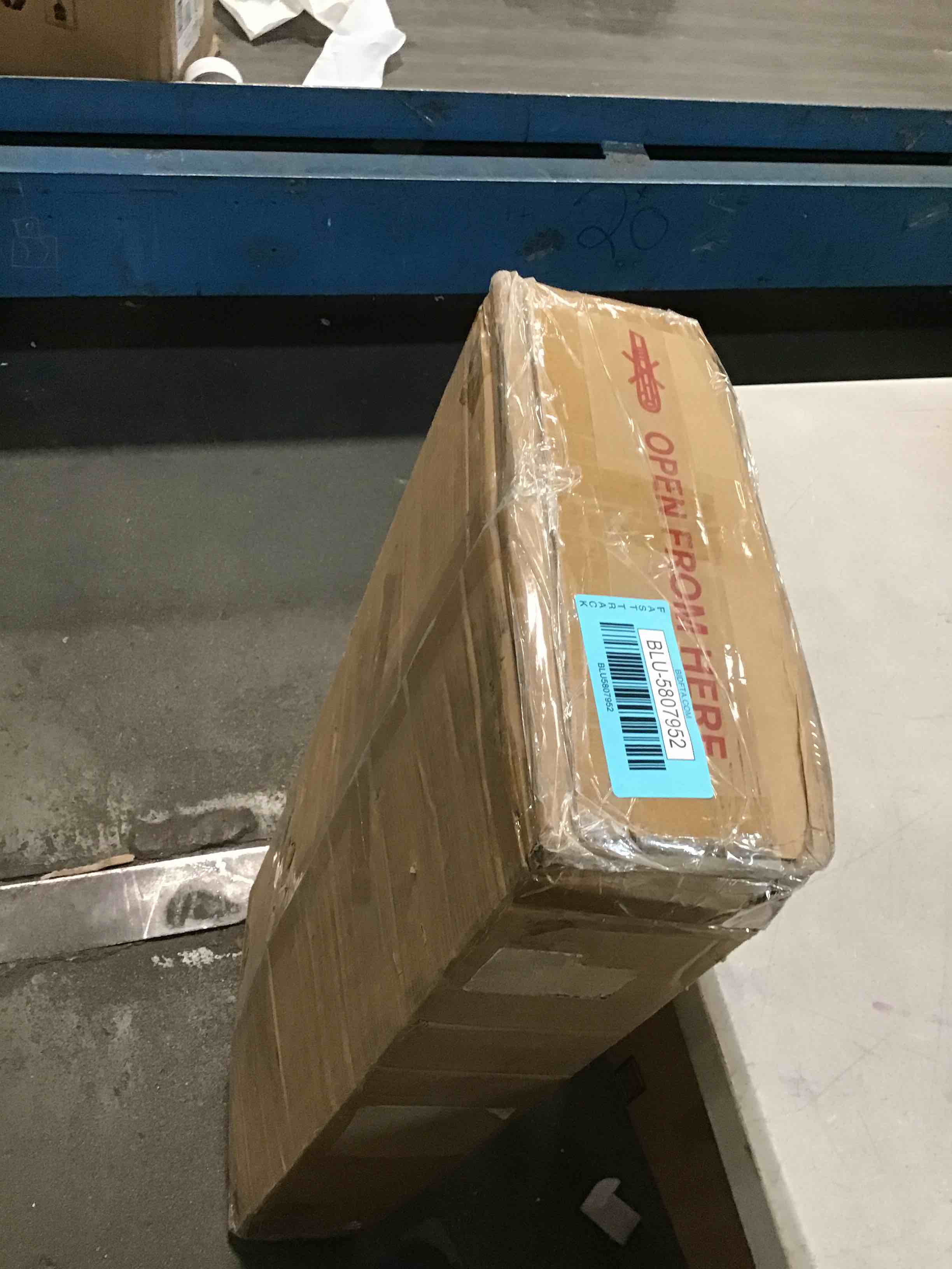 https://s3.amazonaws.com/lotting-images-prod/bidfta/BLU5807952_1712146600491.jpeg