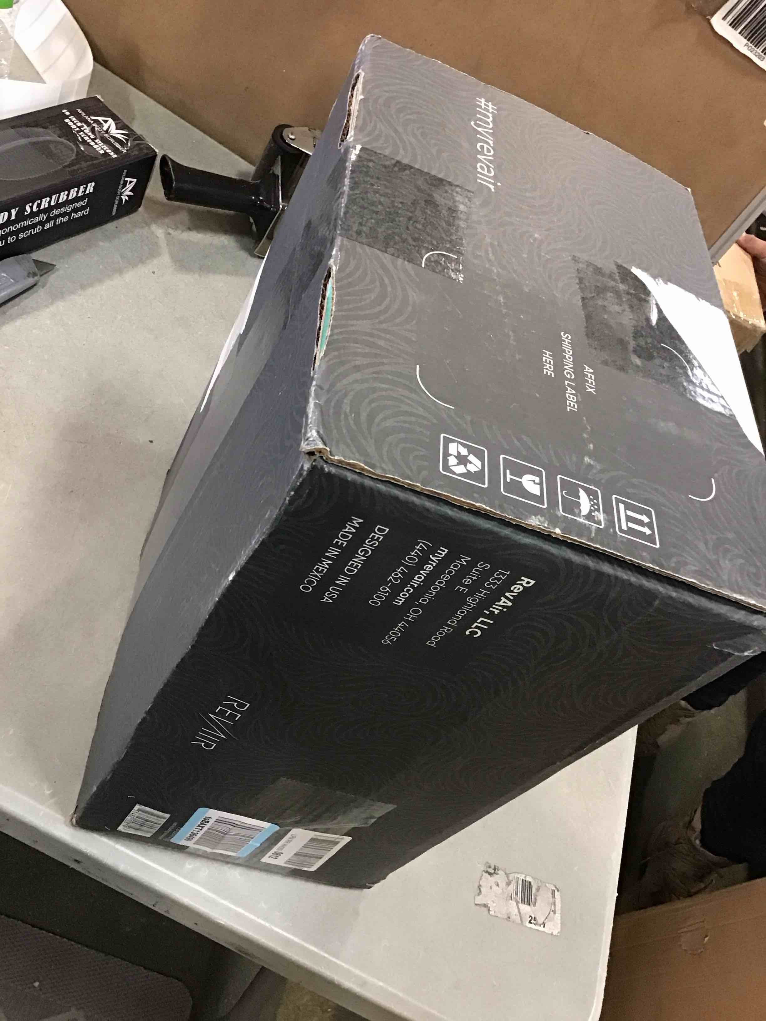 https://s3.amazonaws.com/lotting-images-prod/bidfta/BLU5808905_1712086964756.jpeg