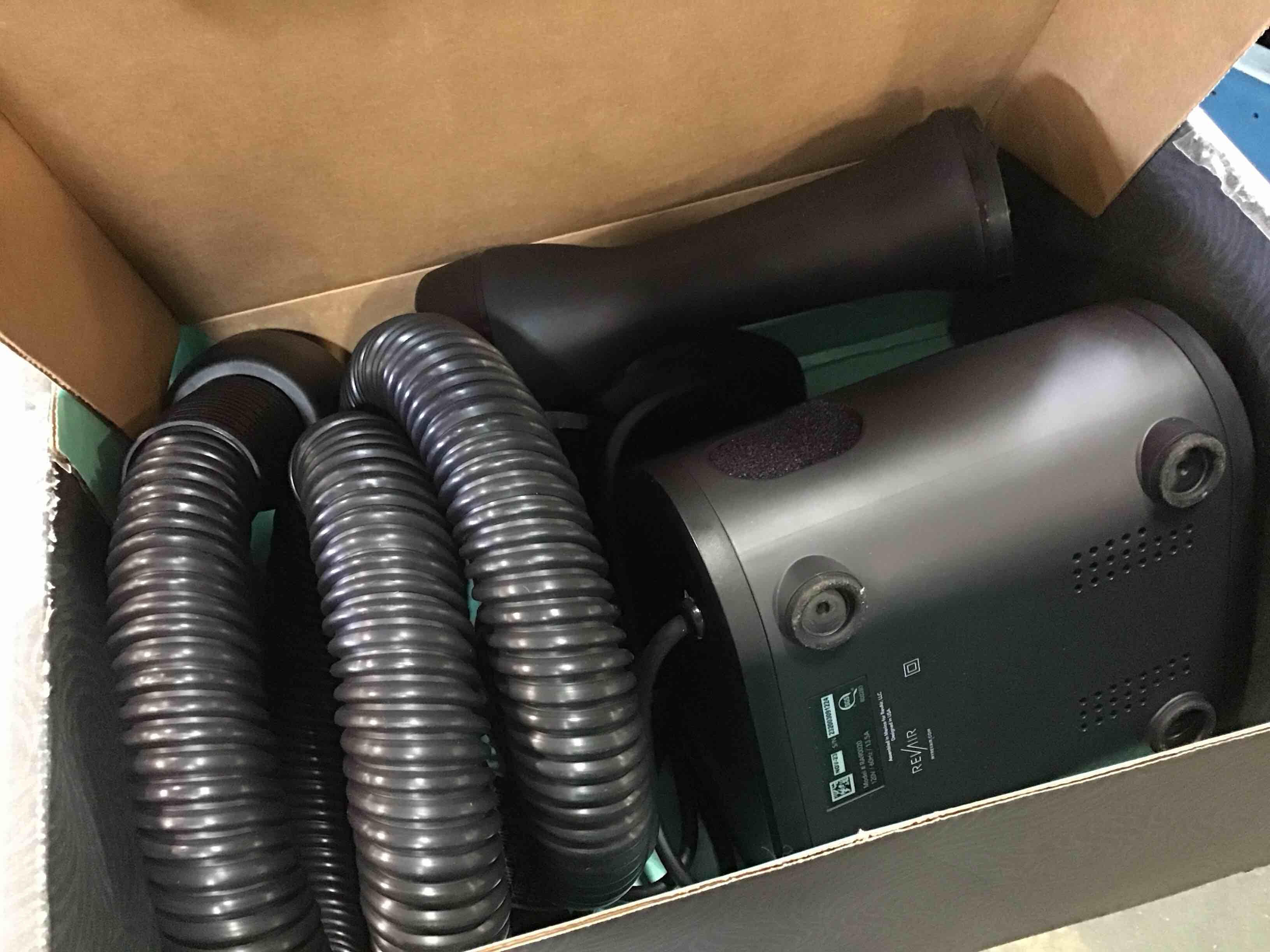 https://s3.amazonaws.com/lotting-images-prod/bidfta/BLU5808905_1712086992776.jpeg