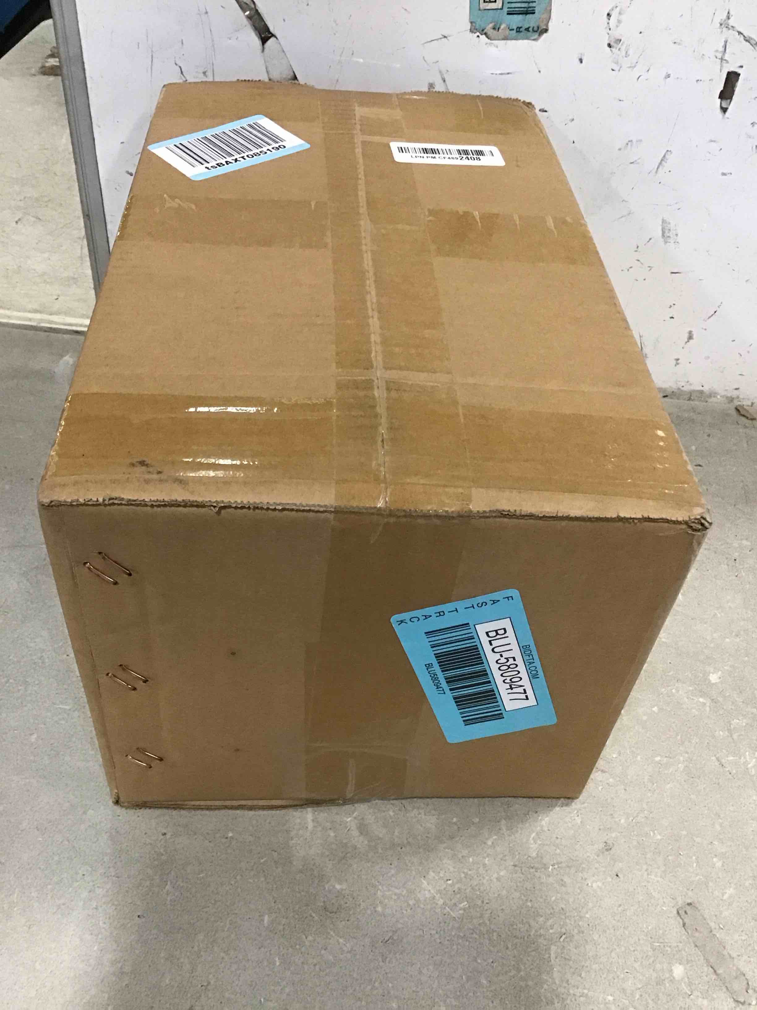 https://s3.amazonaws.com/lotting-images-prod/bidfta/BLU5809477_1712409693578.jpeg