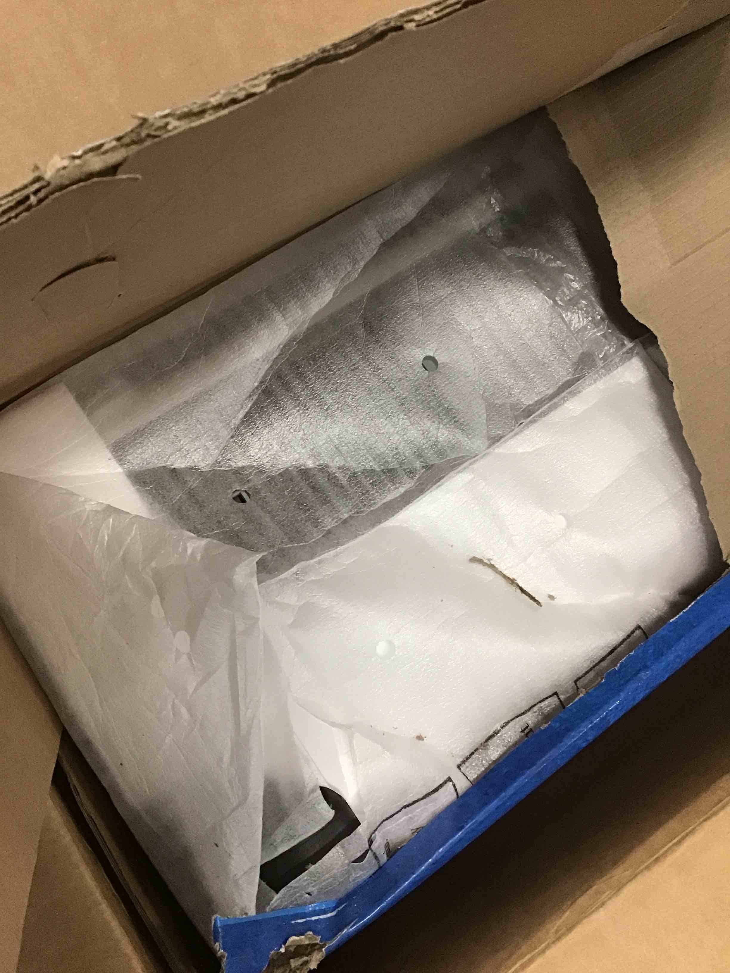 https://s3.amazonaws.com/lotting-images-prod/bidfta/BLU5809513_1712414762169.jpeg