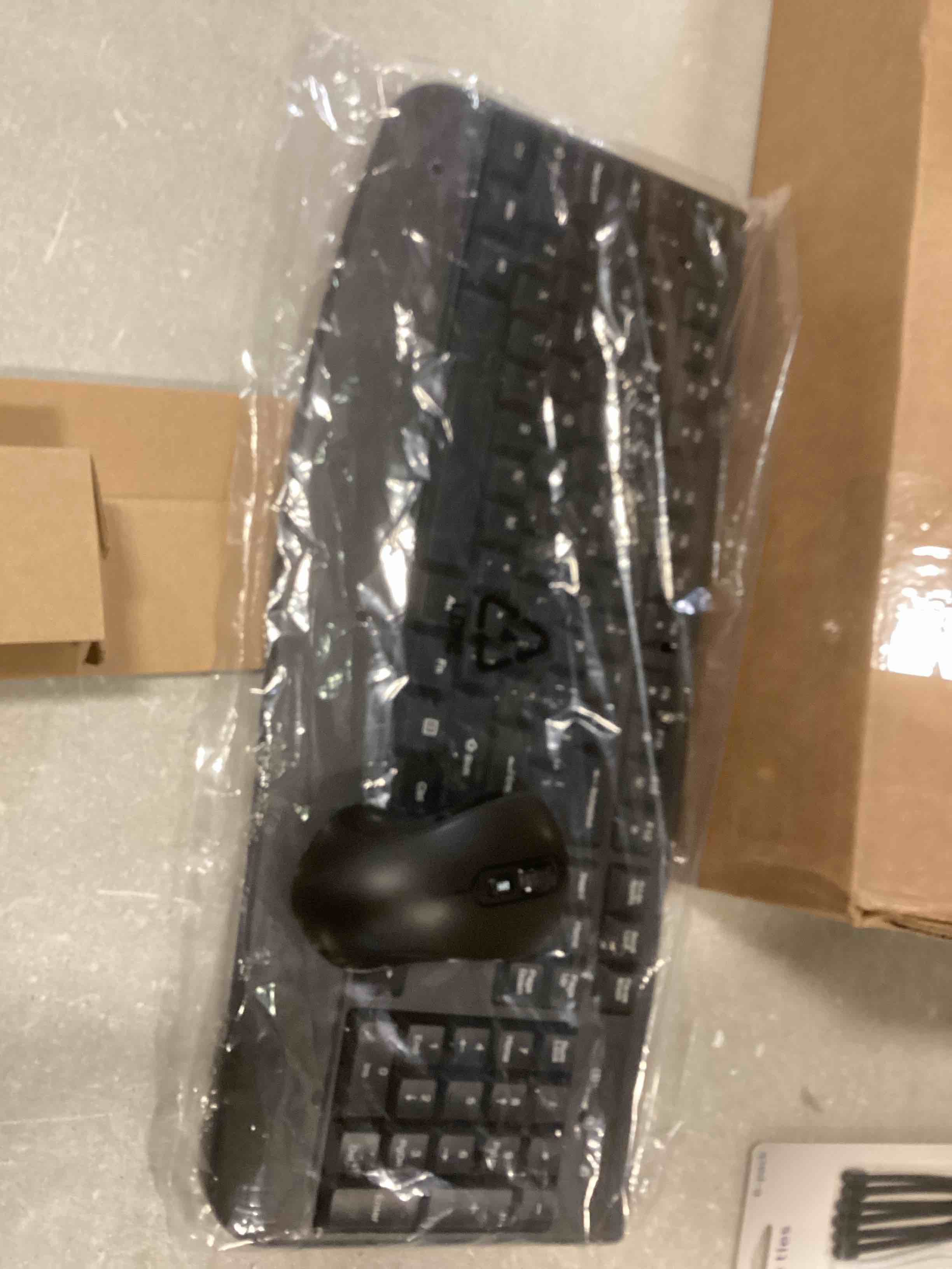 https://s3.amazonaws.com/lotting-images-prod/bidfta/BLU5809877_1712514929054.jpeg