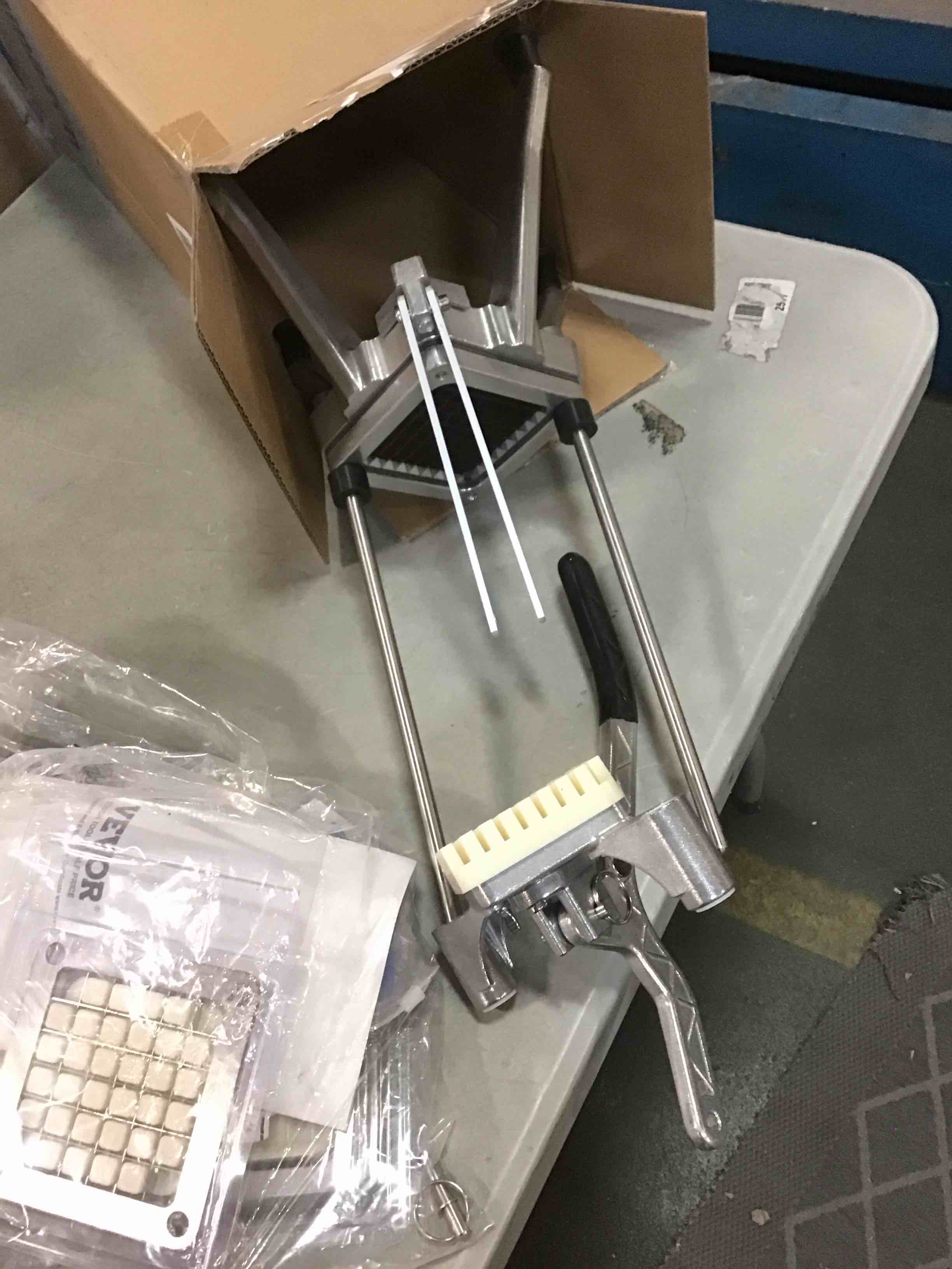 https://s3.amazonaws.com/lotting-images-prod/bidfta/BLU5810254_1711711174642.jpeg