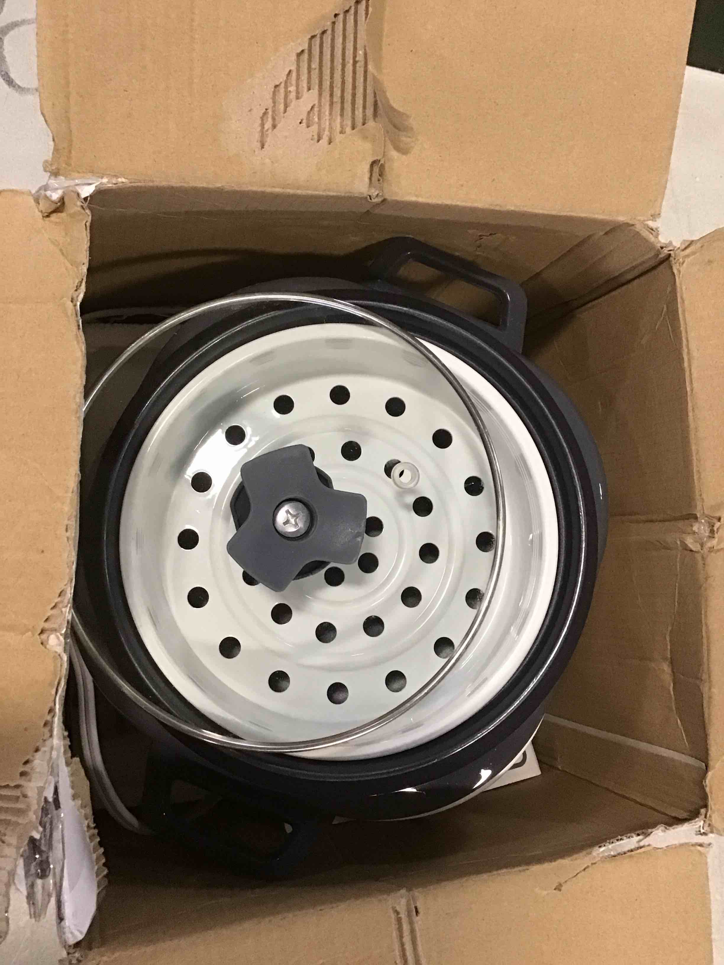https://s3.amazonaws.com/lotting-images-prod/bidfta/BLU5811130_1712159131390.jpeg