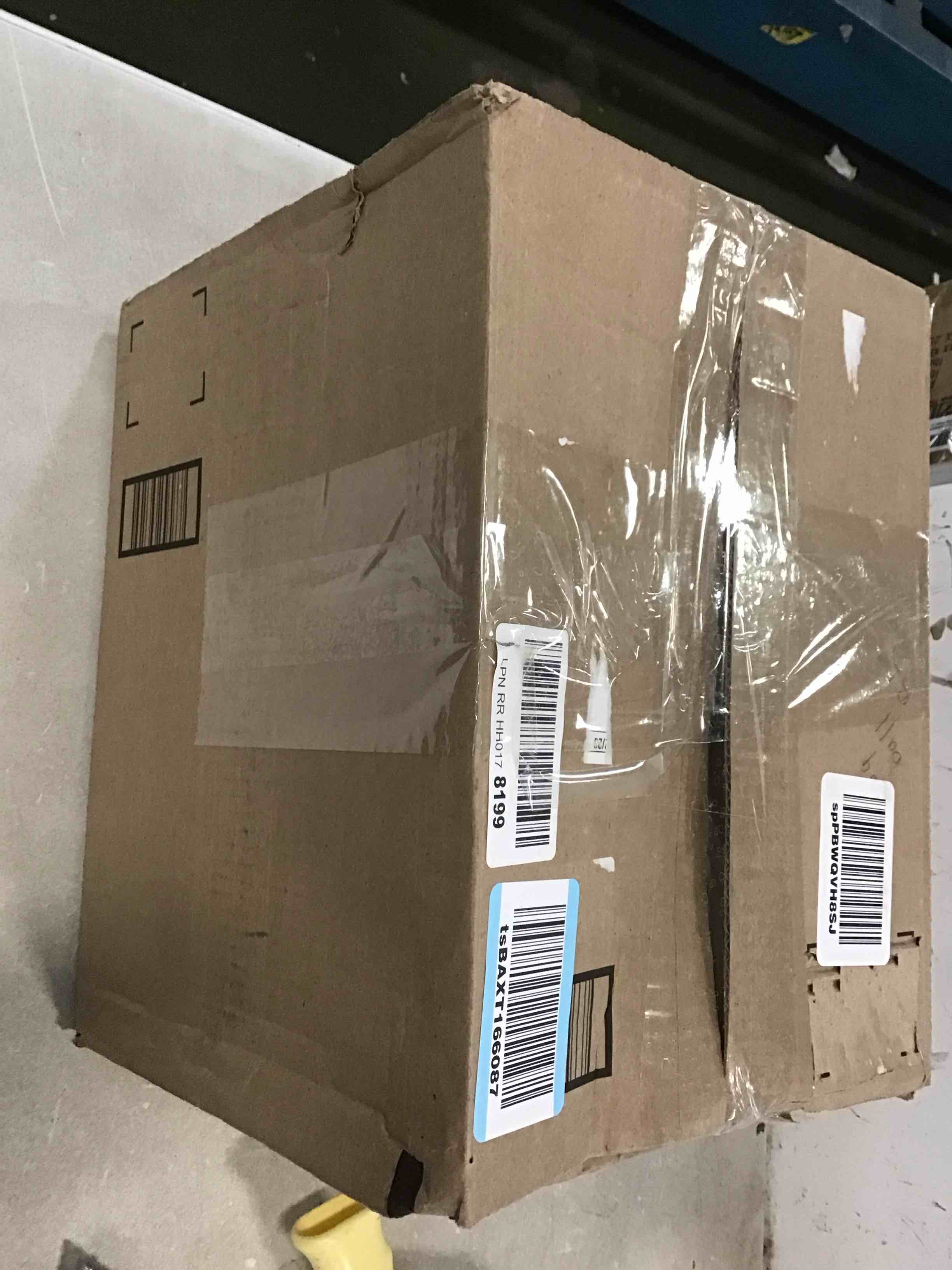https://s3.amazonaws.com/lotting-images-prod/bidfta/BLU5811194_1712167016301.jpeg