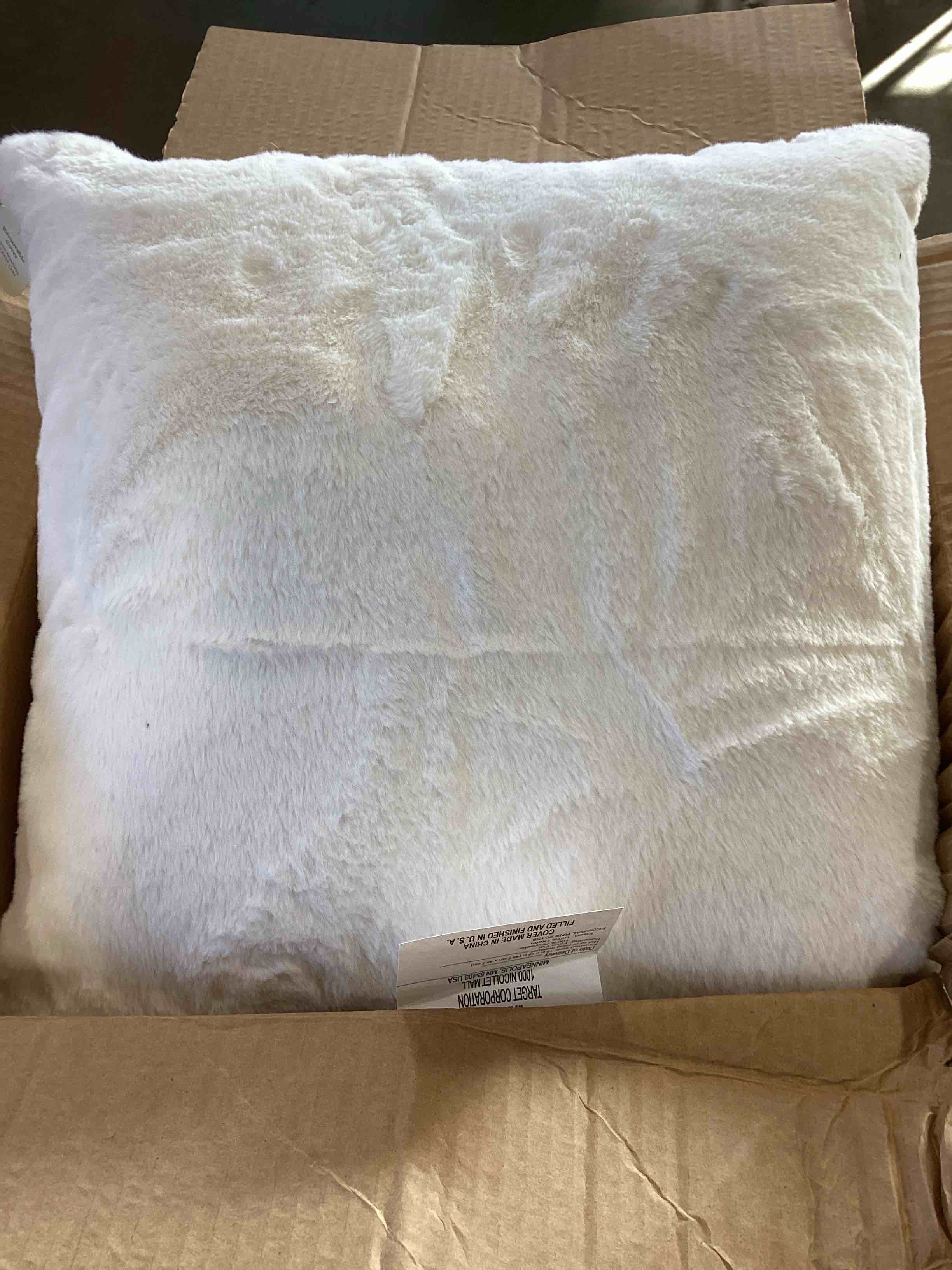 https://s3.amazonaws.com/lotting-images-prod/bidfta/BLU5811520_1711630024764.jpeg