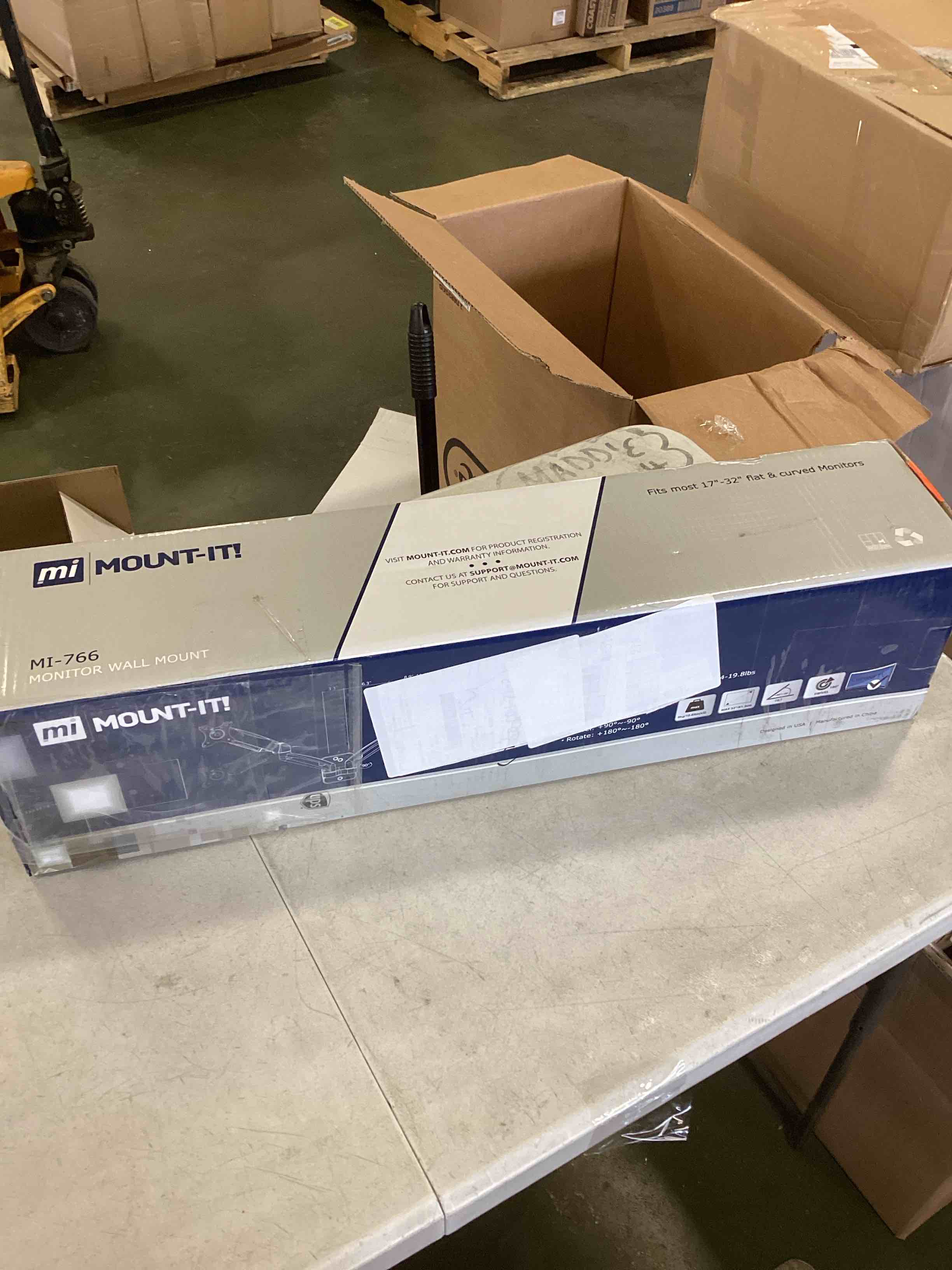 https://s3.amazonaws.com/lotting-images-prod/bidfta/BLU5811843_1711993241561.jpeg