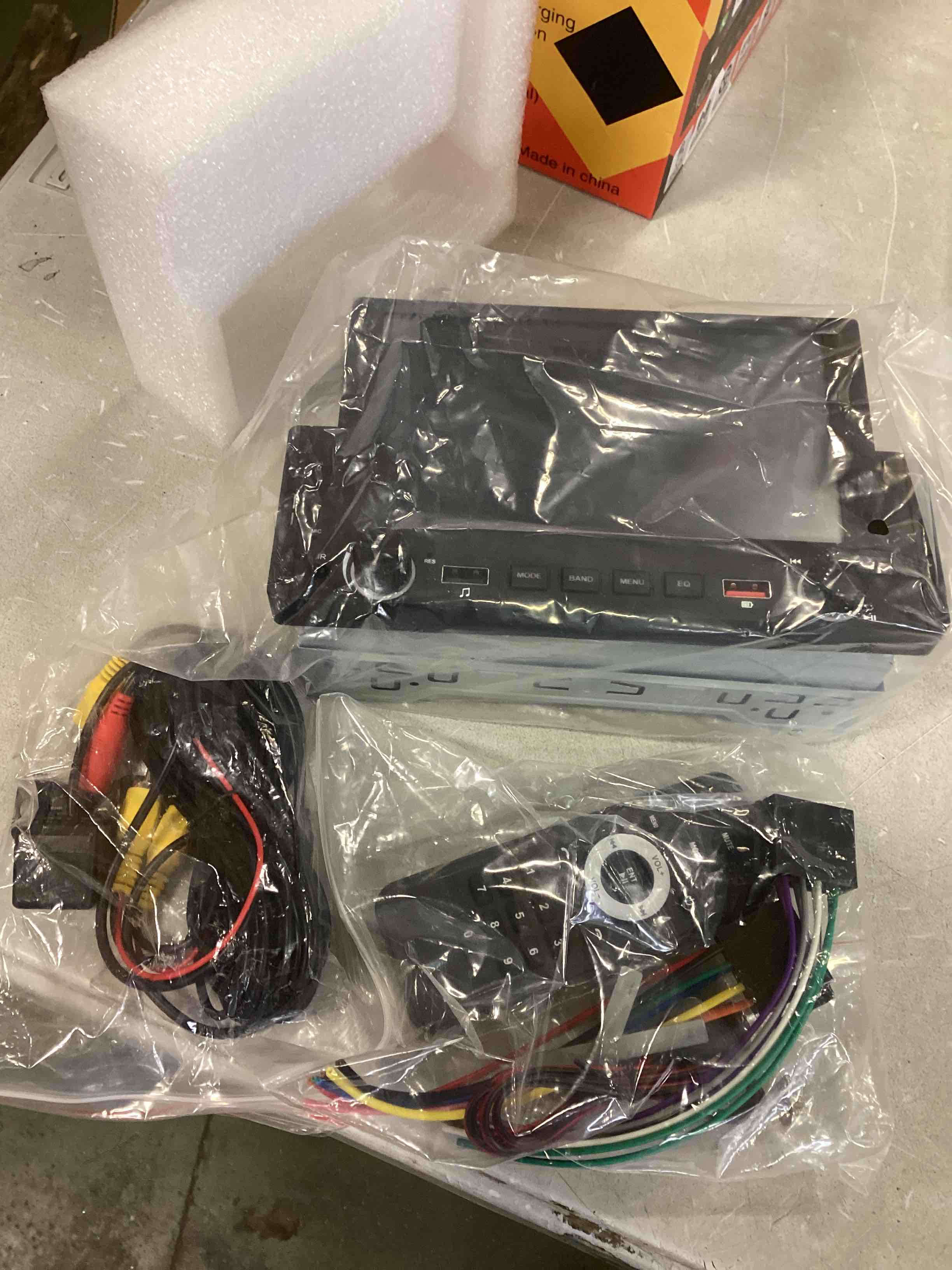 https://s3.amazonaws.com/lotting-images-prod/bidfta/BLU5812994_1711550698691.jpeg