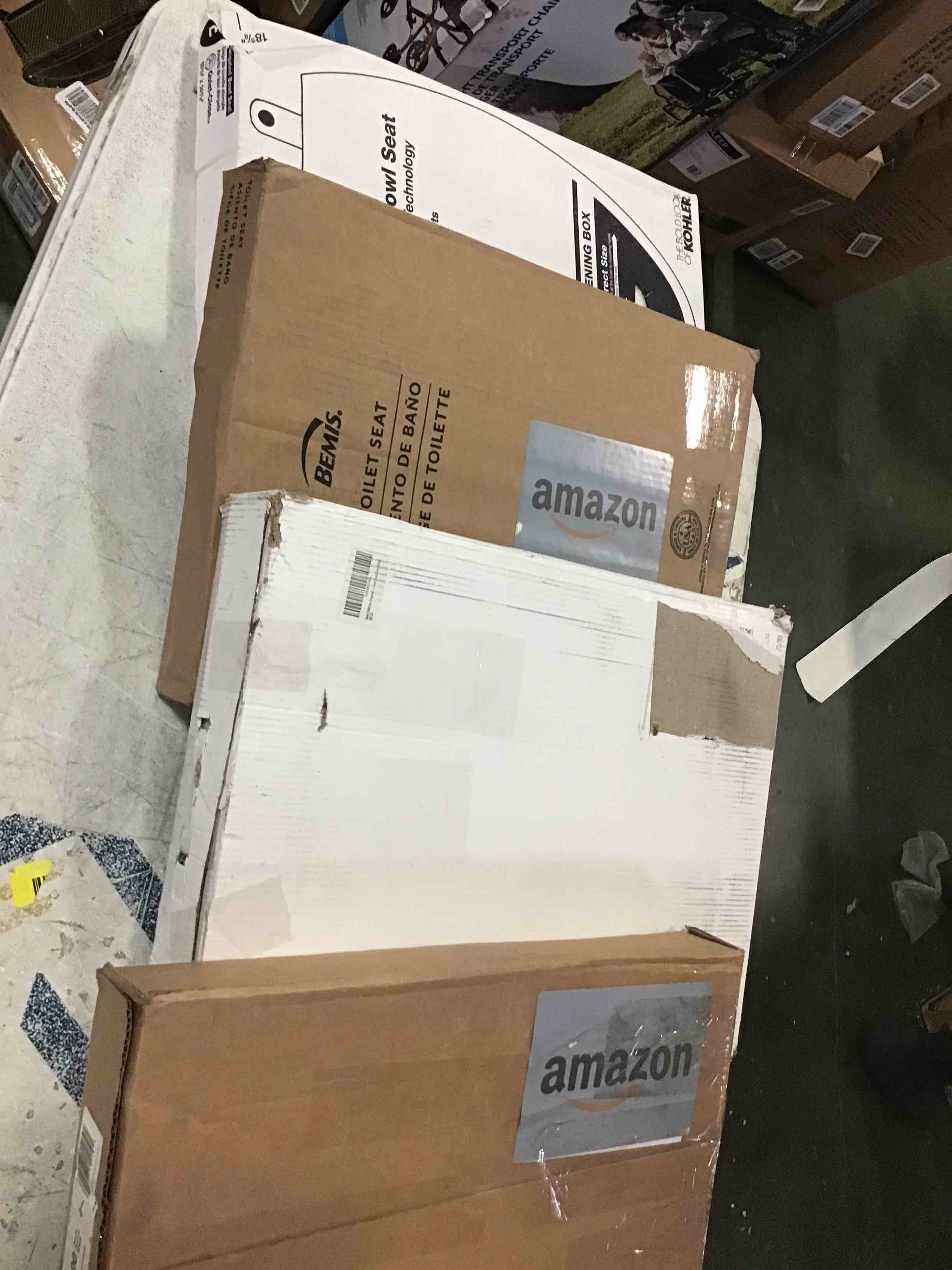 https://s3.amazonaws.com/lotting-images-prod/bidfta/BLU5813347_1711741366563.jpeg