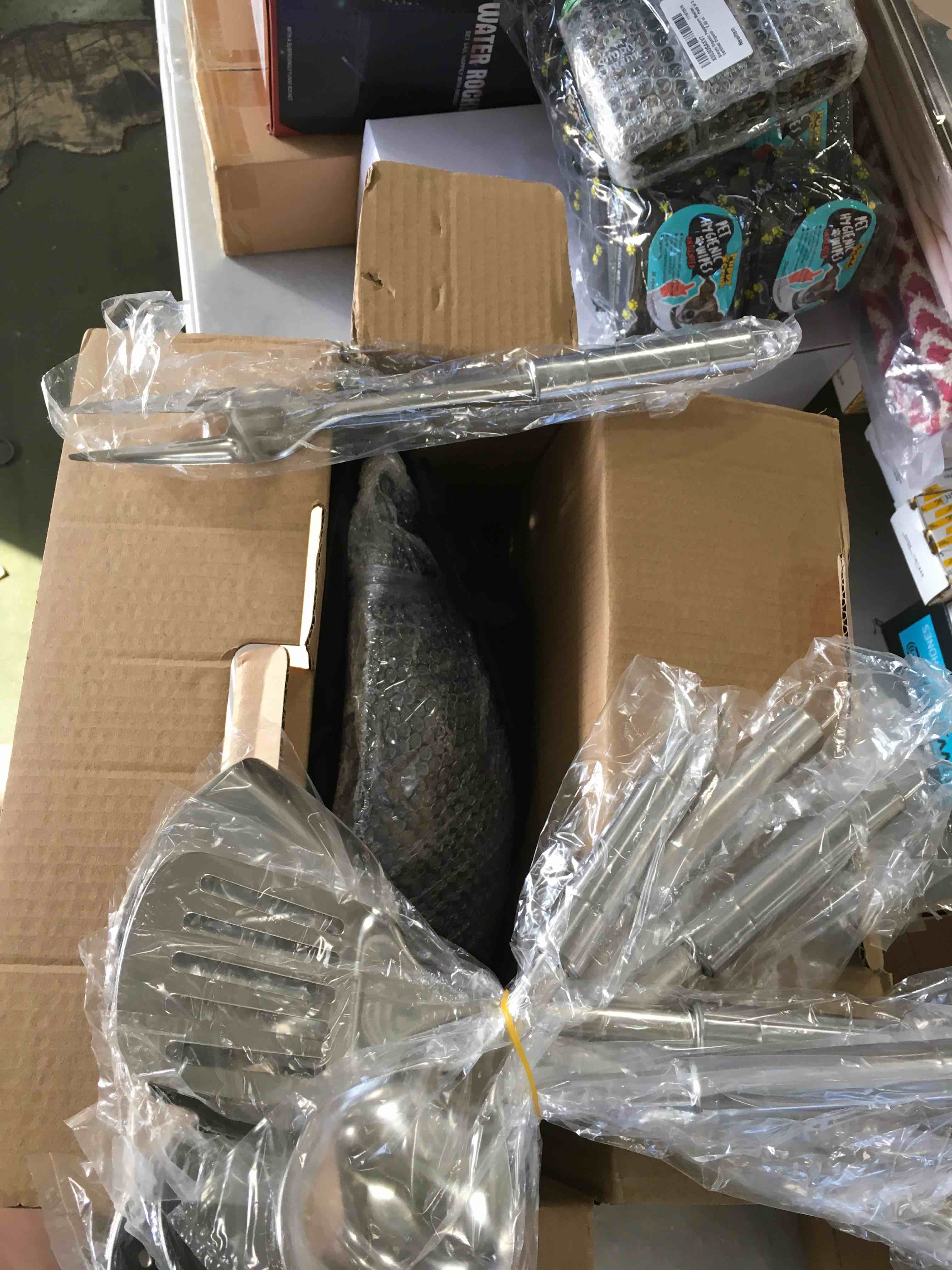 https://s3.amazonaws.com/lotting-images-prod/bidfta/BLU5814337_1713184404302.jpeg