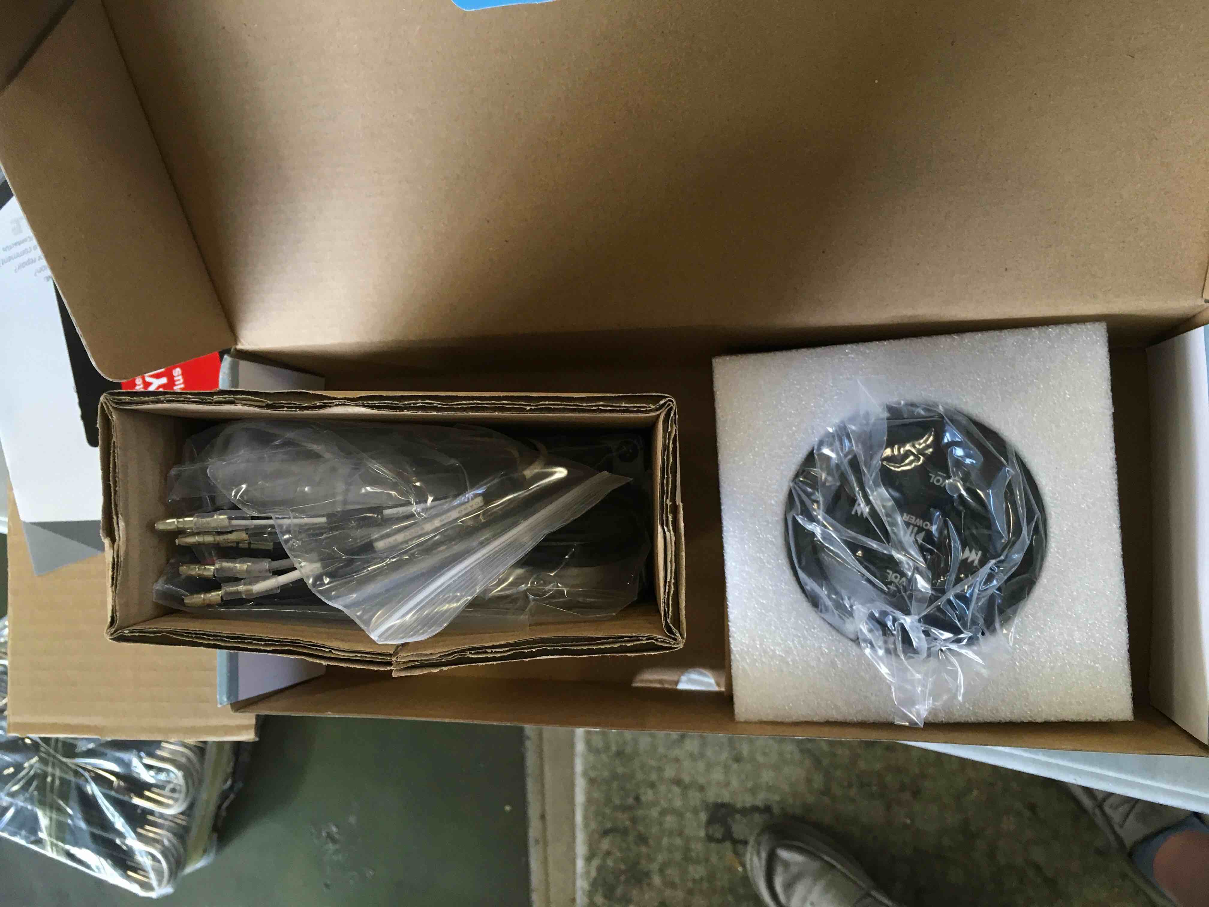 https://s3.amazonaws.com/lotting-images-prod/bidfta/BLU5814426_1713188565244.jpeg