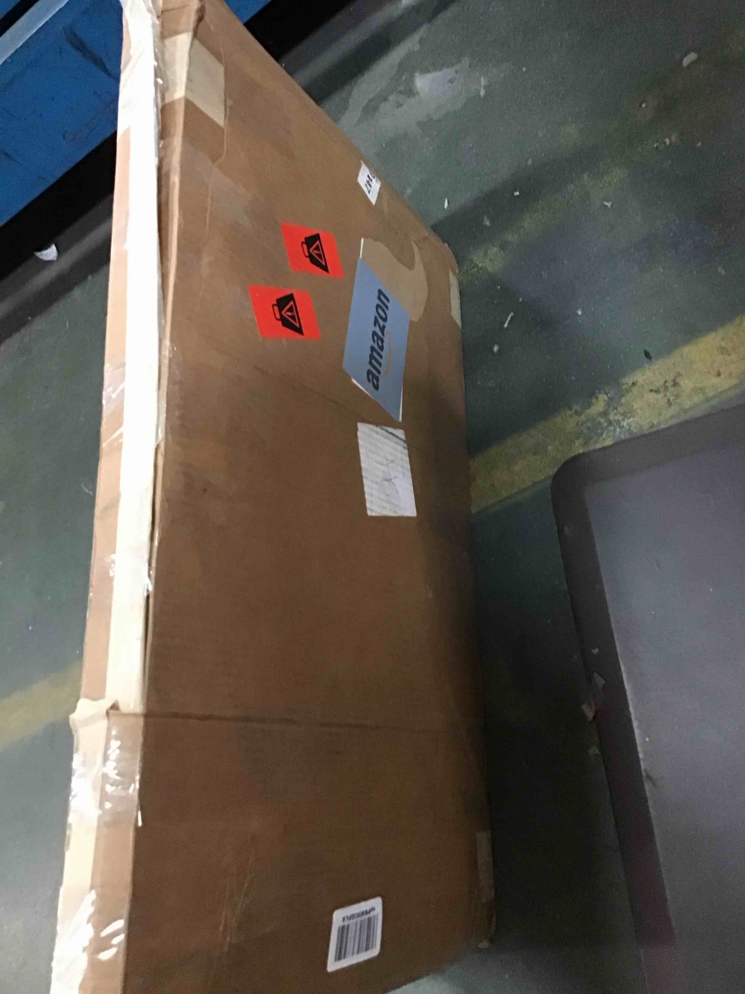 https://s3.amazonaws.com/lotting-images-prod/bidfta/BLU5814690_1711718765894.jpeg