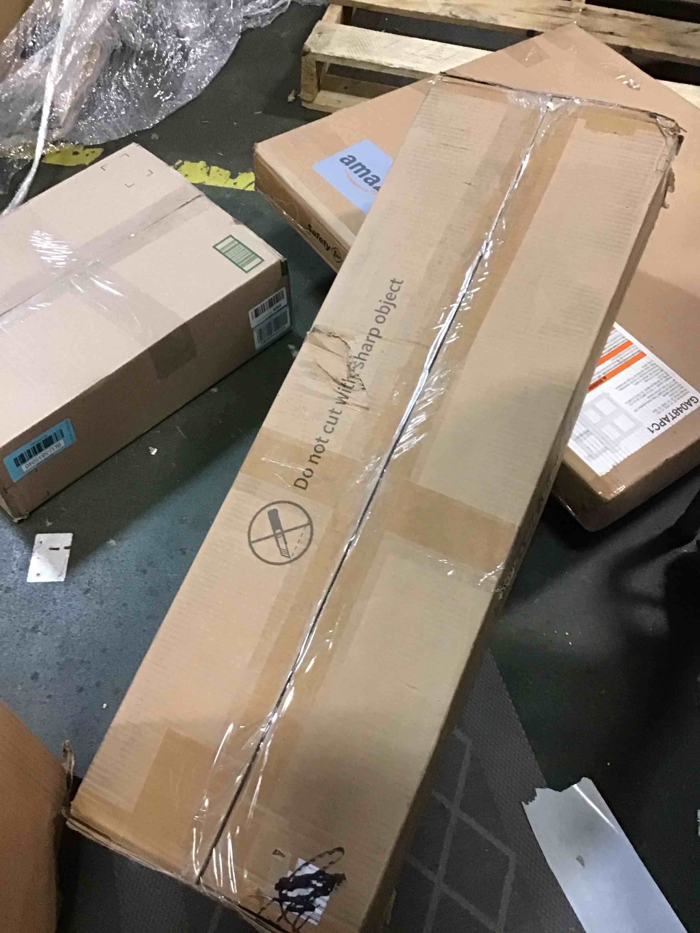 https://s3.amazonaws.com/lotting-images-prod/bidfta/BLU5815041_1711972936105.jpeg