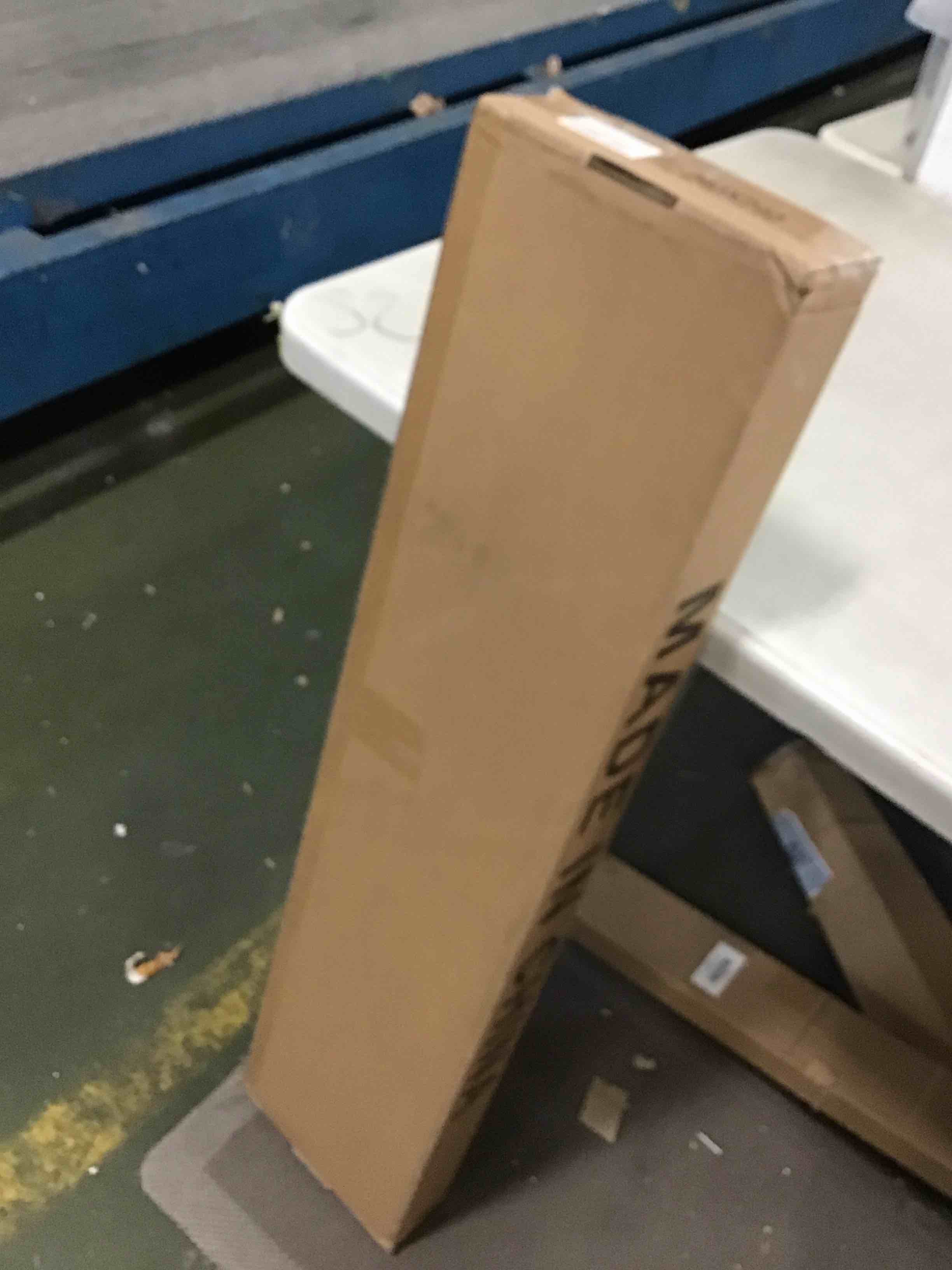 https://s3.amazonaws.com/lotting-images-prod/bidfta/BLU5815805_1712237941501.jpeg