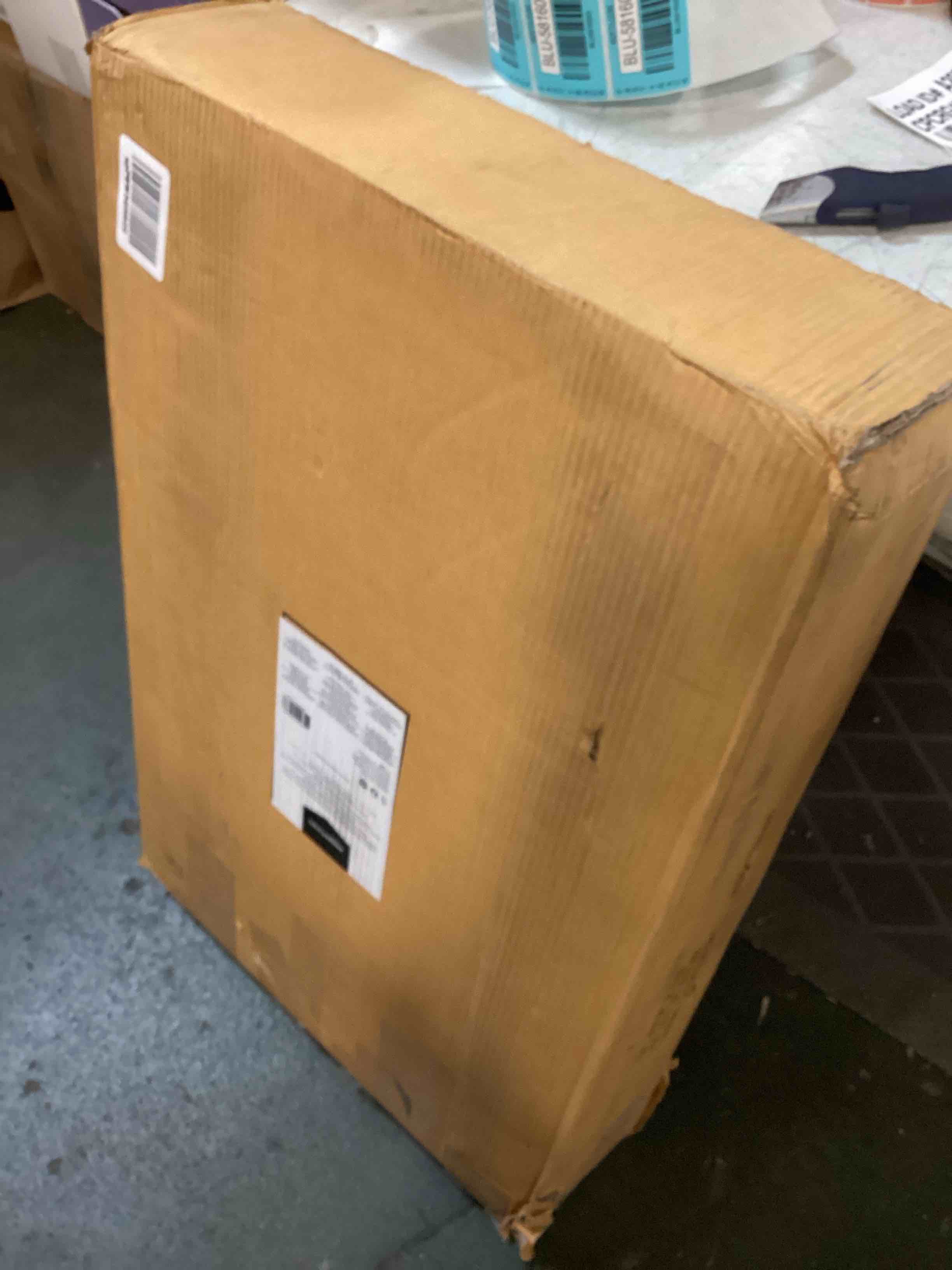 https://s3.amazonaws.com/lotting-images-prod/bidfta/BLU5816002_1705767119359.jpeg