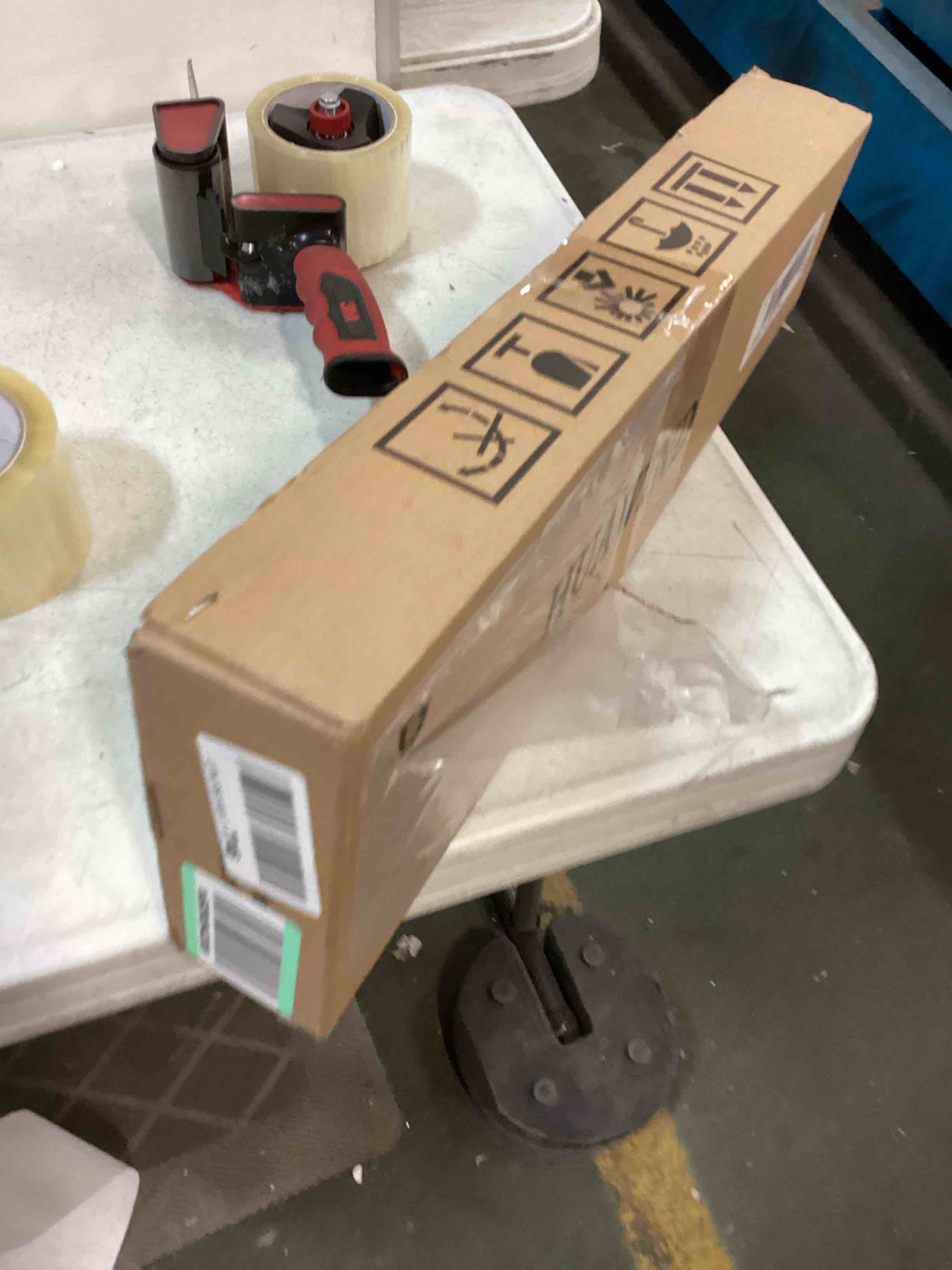 https://s3.amazonaws.com/lotting-images-prod/bidfta/BLU5816088_1705777079064.jpeg