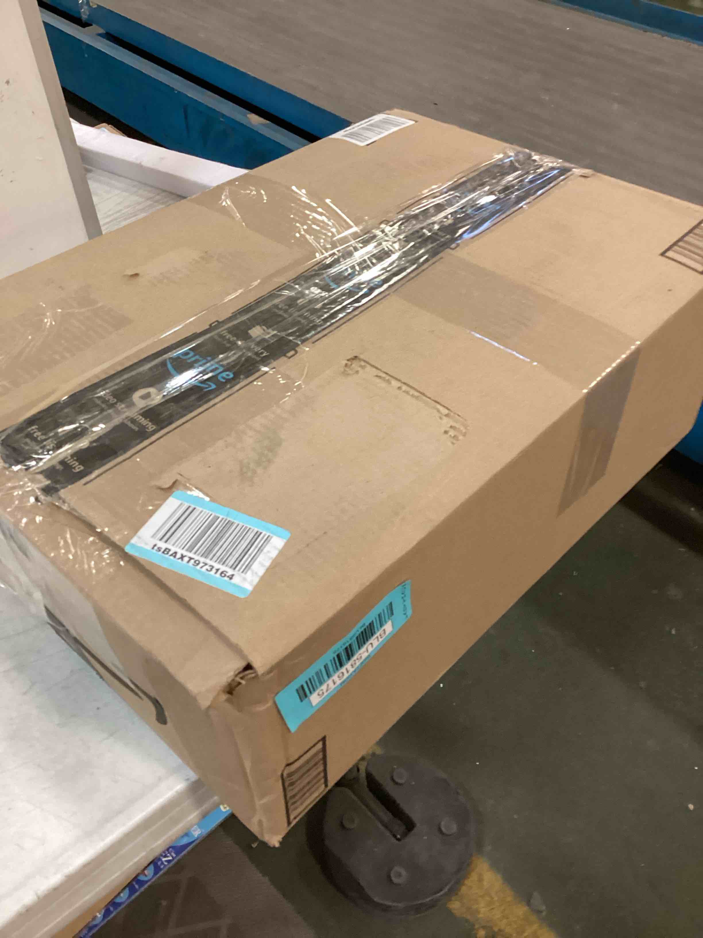 https://s3.amazonaws.com/lotting-images-prod/bidfta/BLU5816175_1705785197288.jpeg