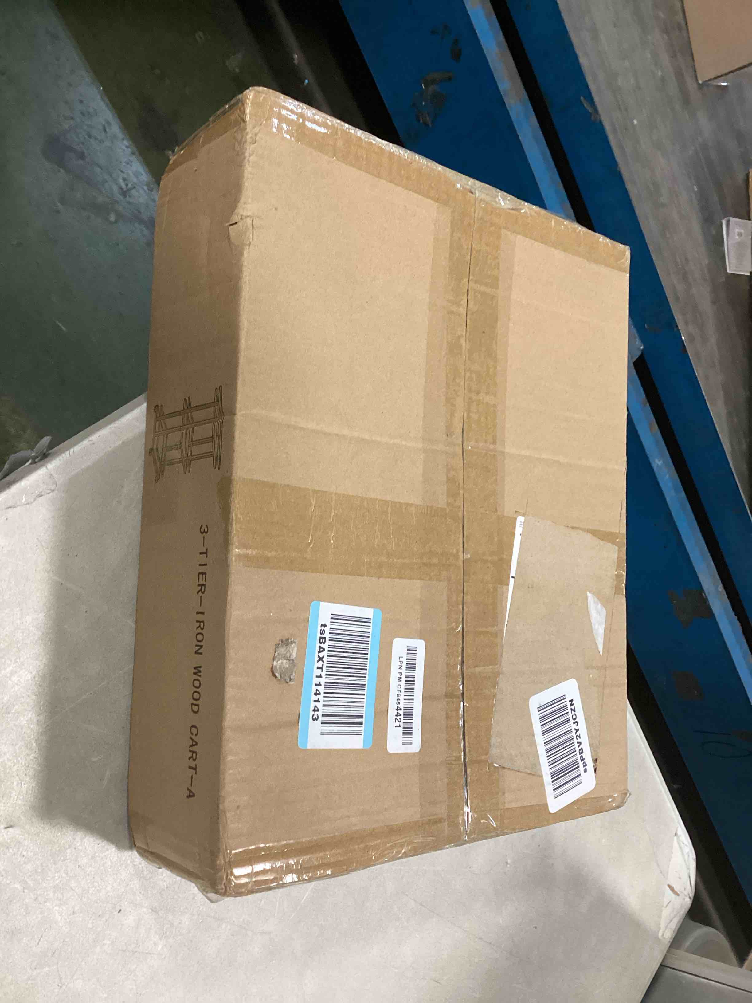 https://s3.amazonaws.com/lotting-images-prod/bidfta/BLU5816195_1705843823521.jpeg