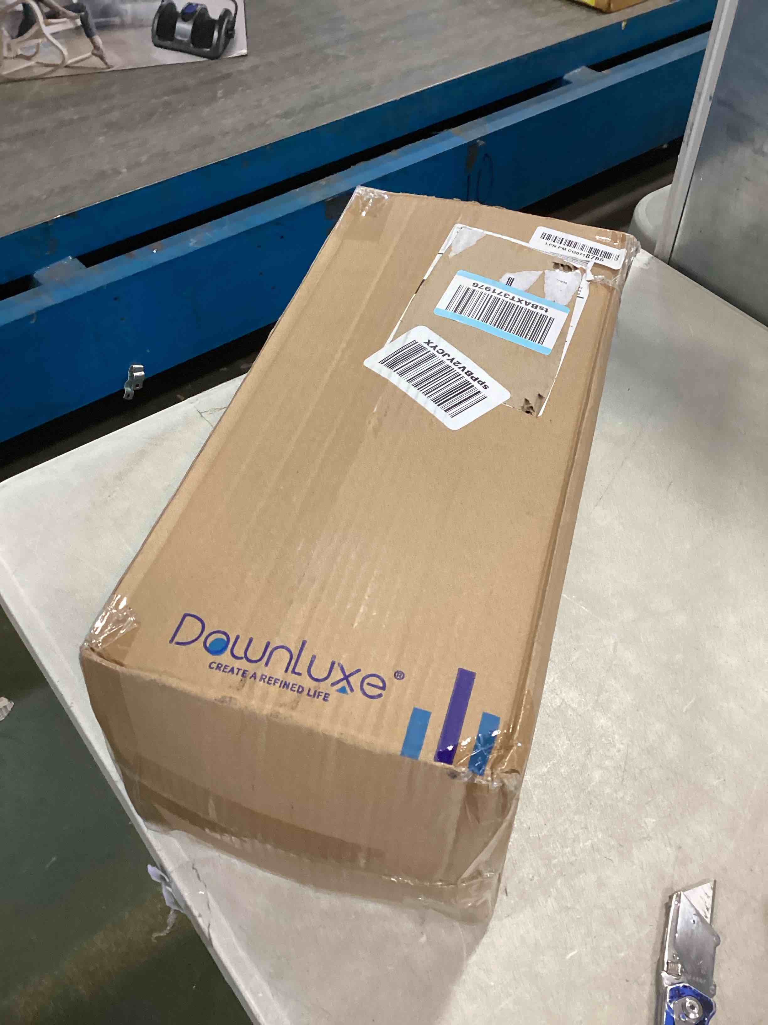 https://s3.amazonaws.com/lotting-images-prod/bidfta/BLU5816241_1705848592634.jpeg