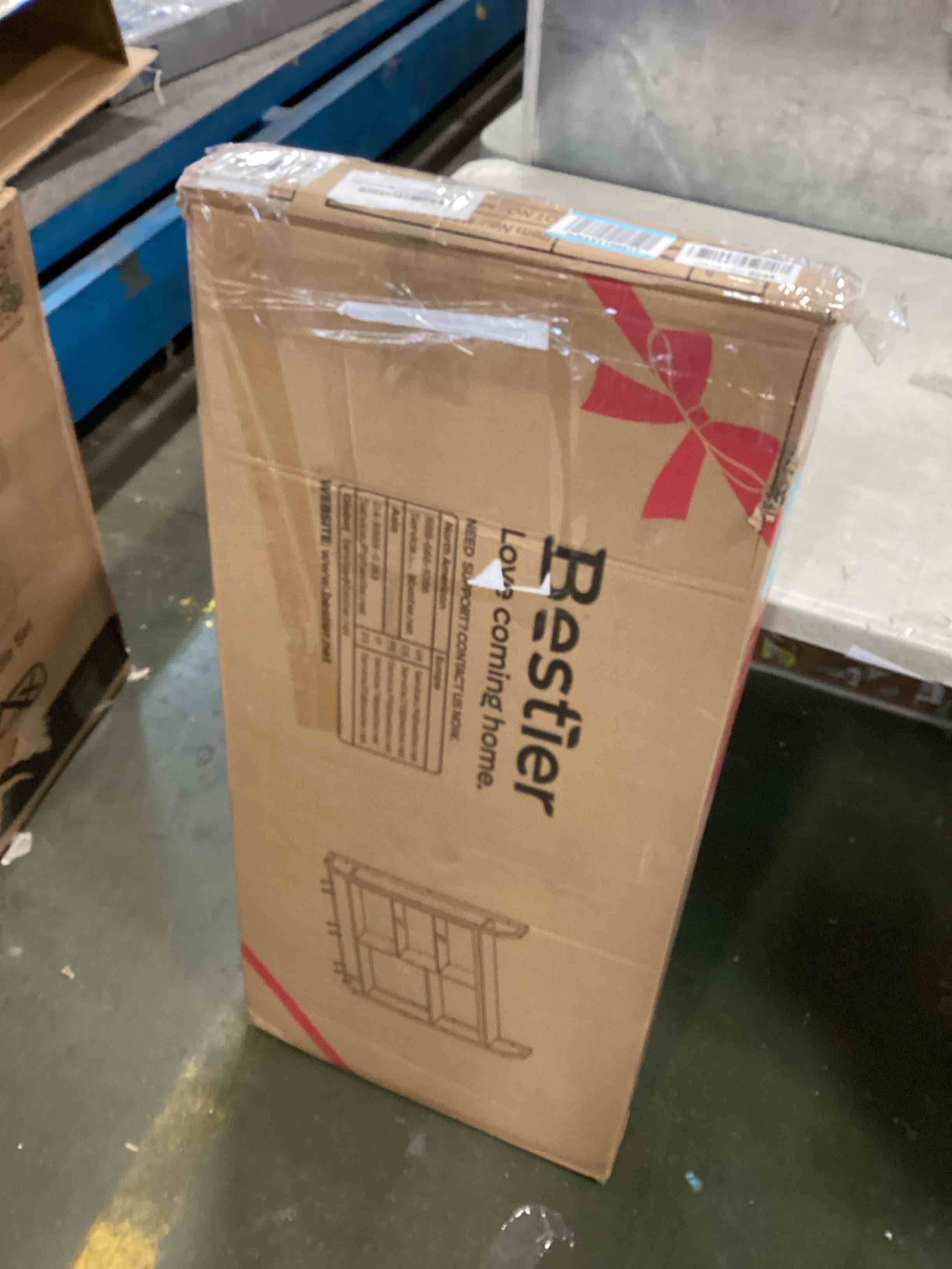 https://s3.amazonaws.com/lotting-images-prod/bidfta/BLU5816270_1705852895692.jpeg