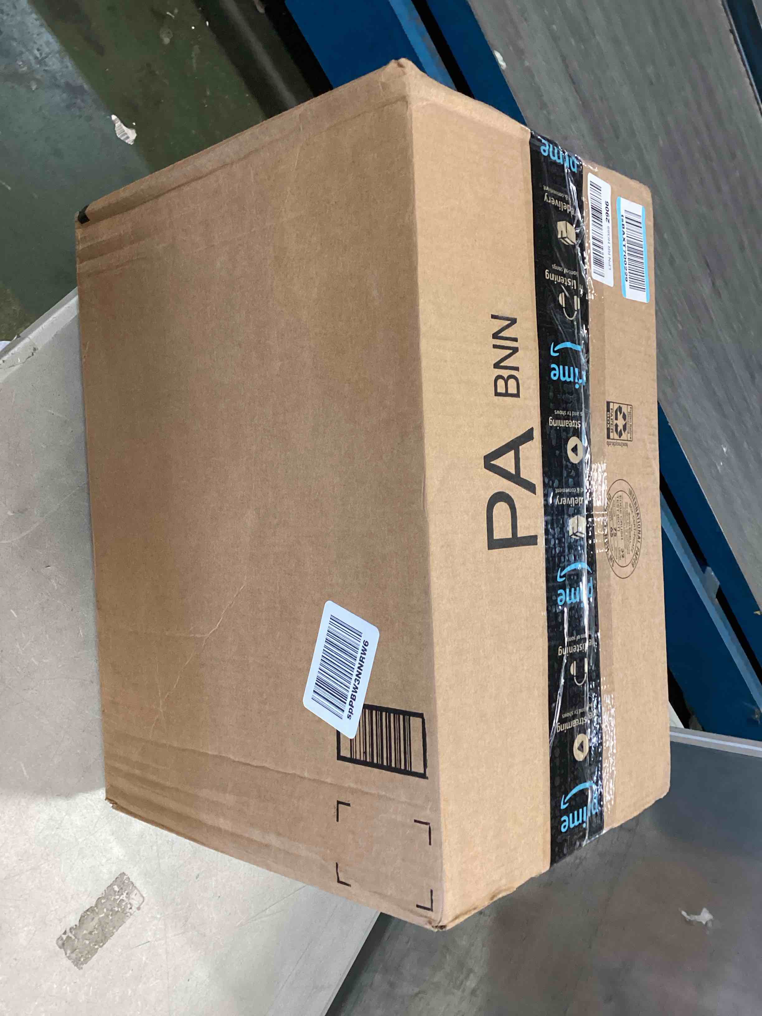 https://s3.amazonaws.com/lotting-images-prod/bidfta/BLU5816325_1705860453838.jpeg